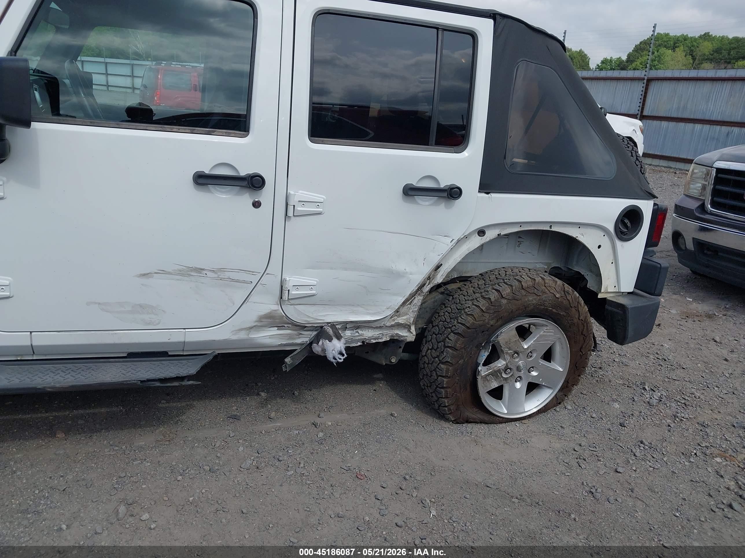 2011 Jeep Wrangler Unlimited Sahara White vin: 1J4BA5H11BL627186