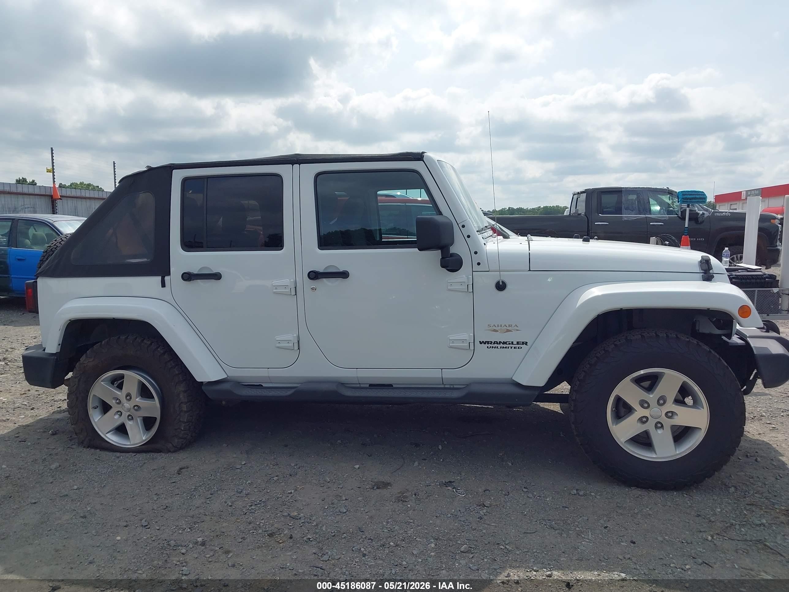 2011 Jeep Wrangler Unlimited Sahara White vin: 1J4BA5H11BL627186