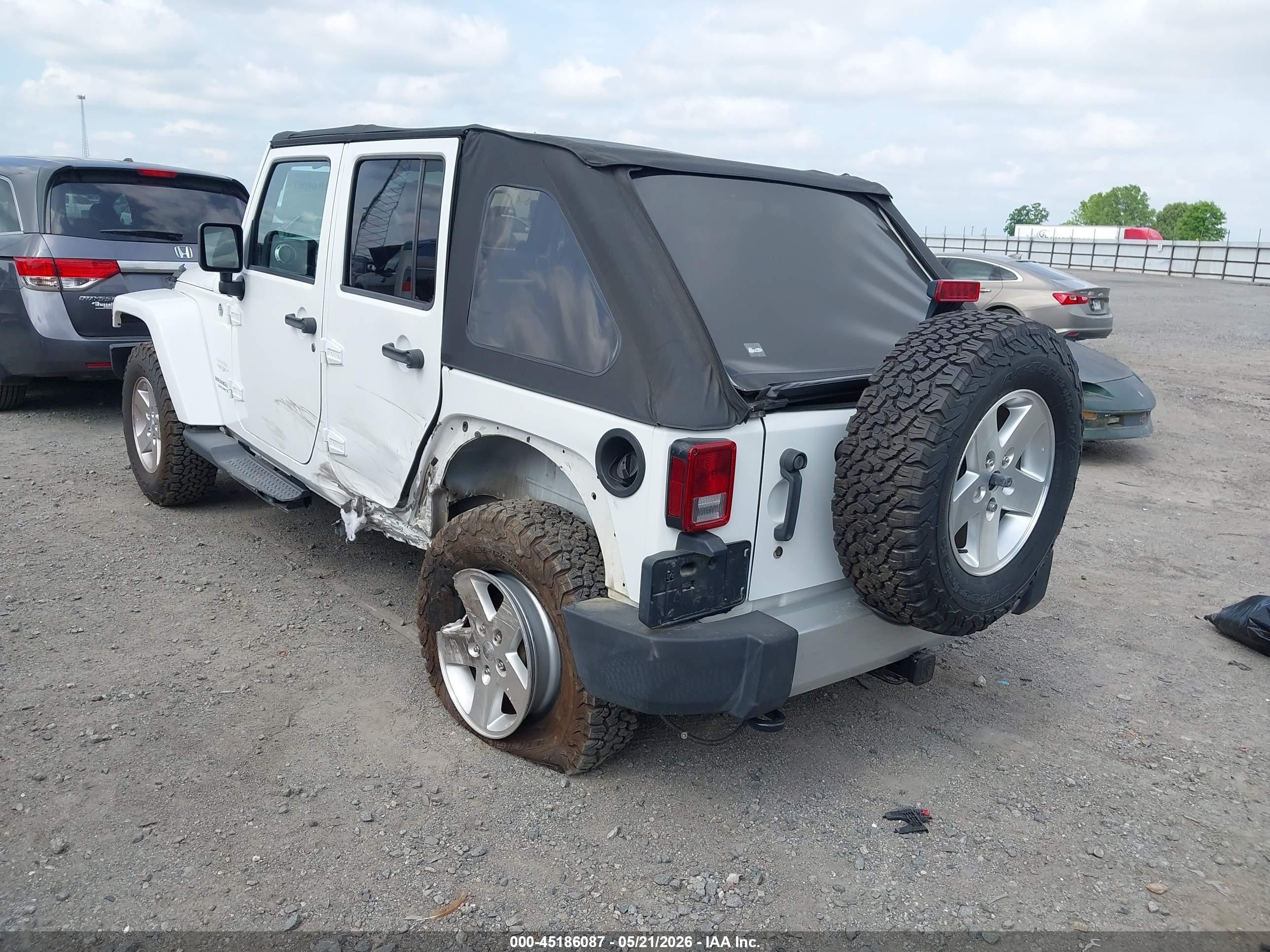 2011 Jeep Wrangler Unlimited Sahara White vin: 1J4BA5H11BL627186