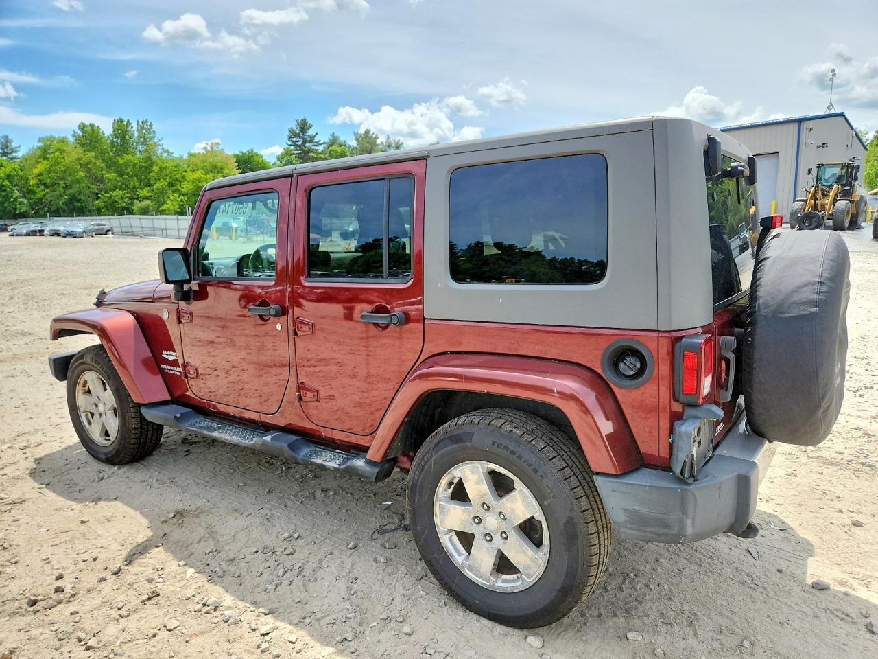 2010 Jeep Wrangler Unlimited Sahara Red vin: 1J4BA5H13AL111071