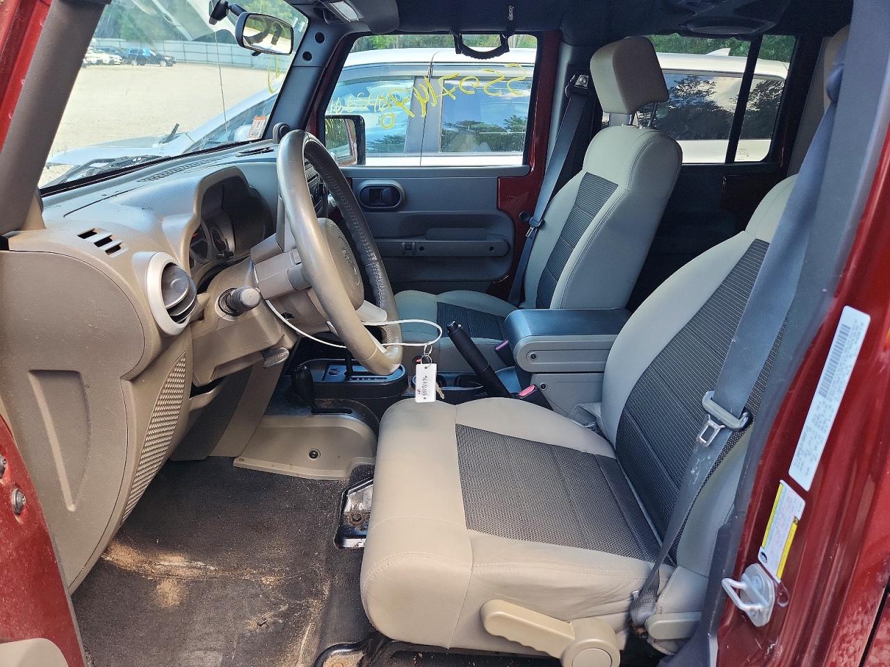 2010 Jeep Wrangler Unlimited Sahara Red vin: 1J4BA5H13AL111071