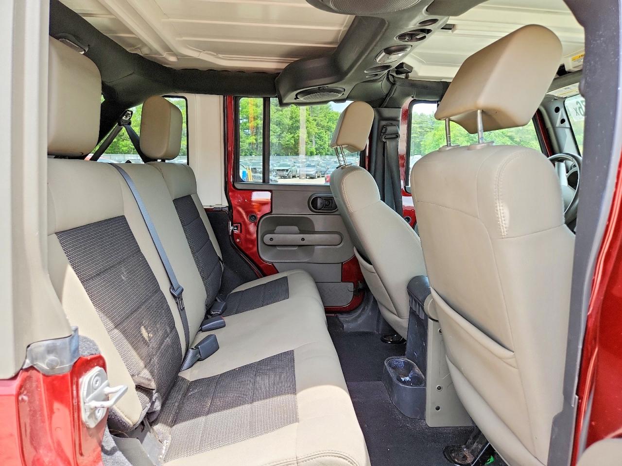 2010 Jeep Wrangler Unlimited Sahara Red vin: 1J4BA5H13AL111071