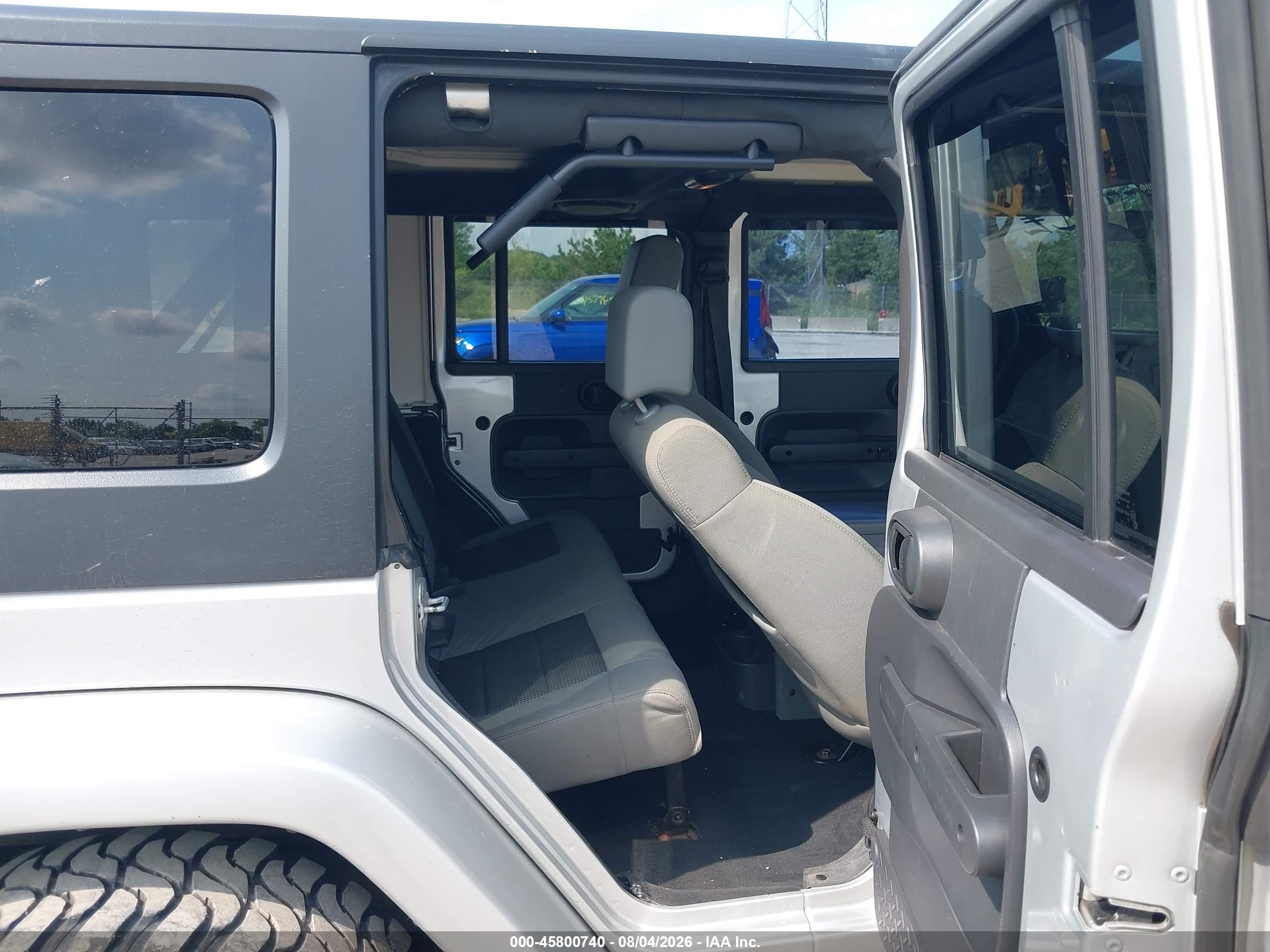 2010 Jeep Wrangler Unlimited Sahara Silver vin: 1J4BA5H13AL123284