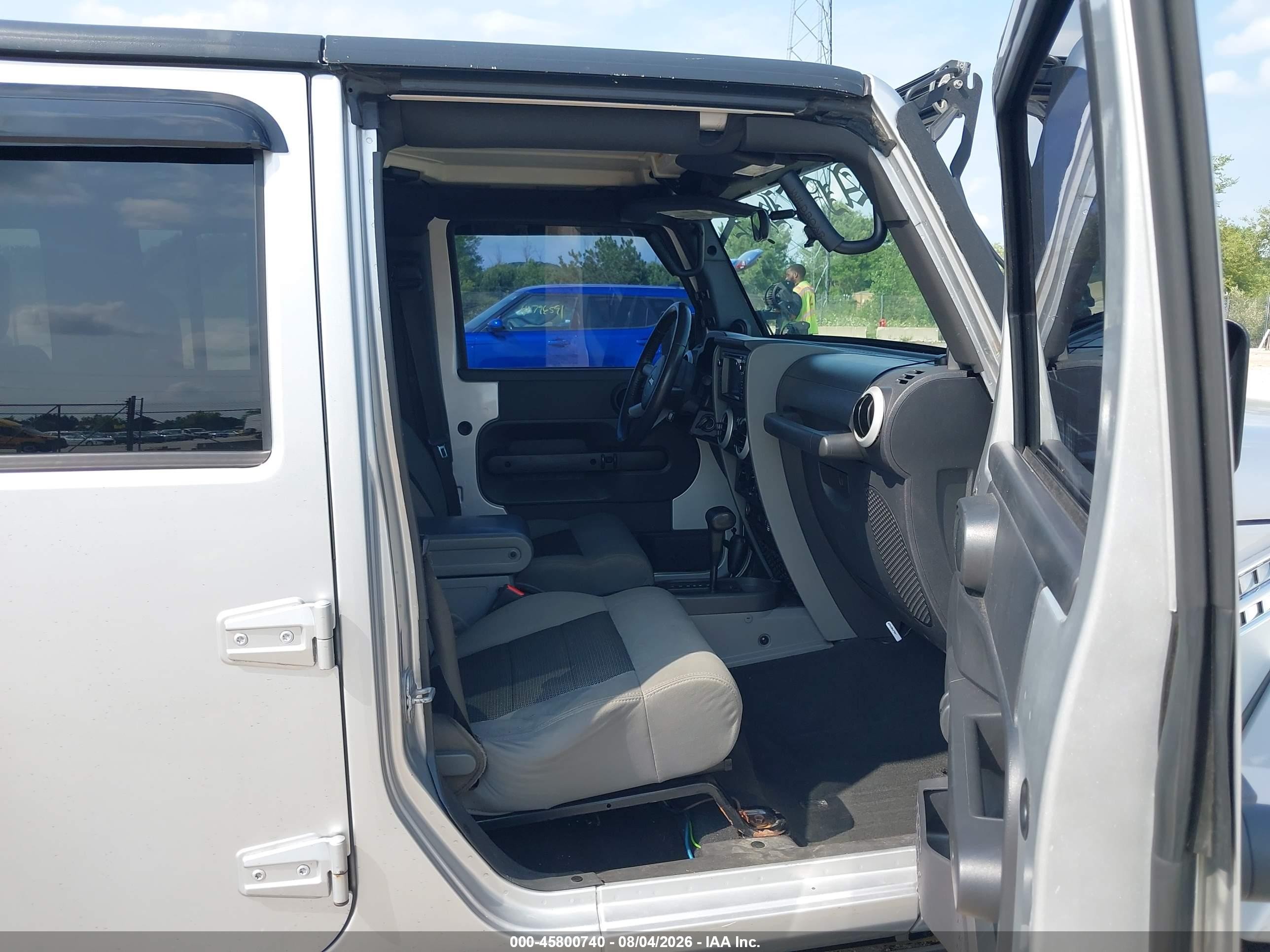 2010 Jeep Wrangler Unlimited Sahara Silver vin: 1J4BA5H13AL123284
