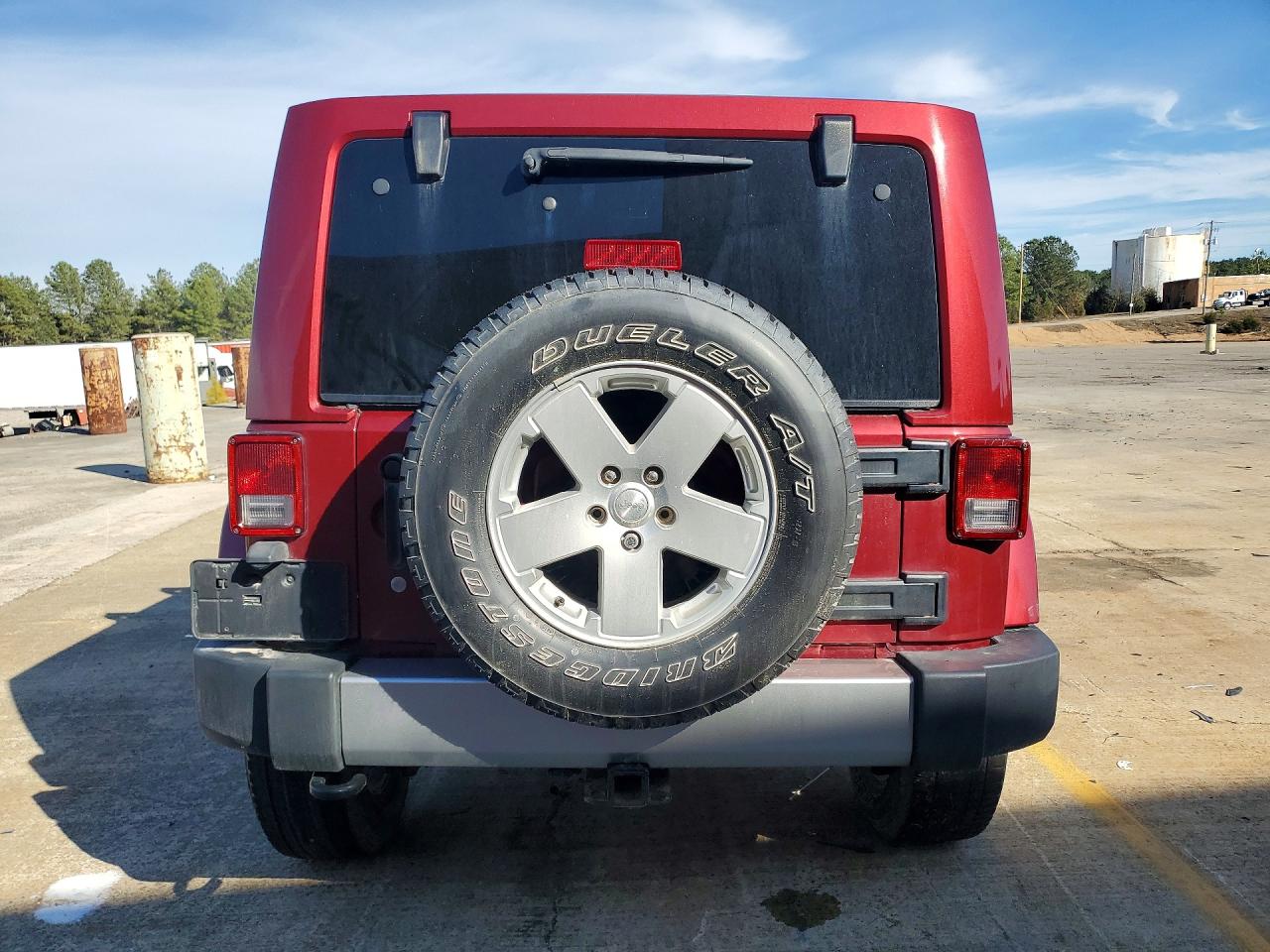 2011 Jeep Wrangler Unlimited Sahara Burgundy vin: 1J4BA5H13BL559005