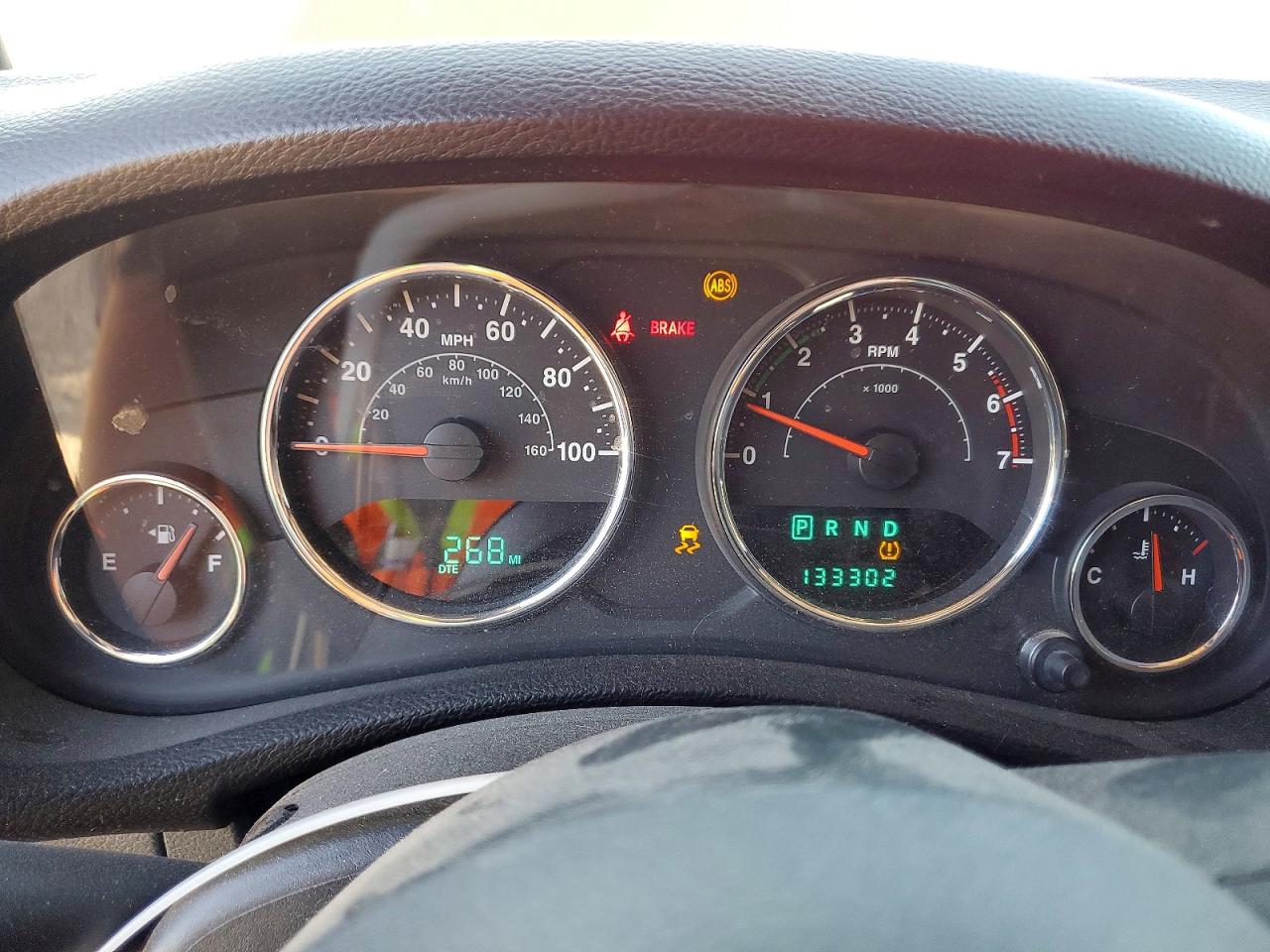2011 Jeep Wrangler Unlimited Sahara Burgundy vin: 1J4BA5H13BL559005