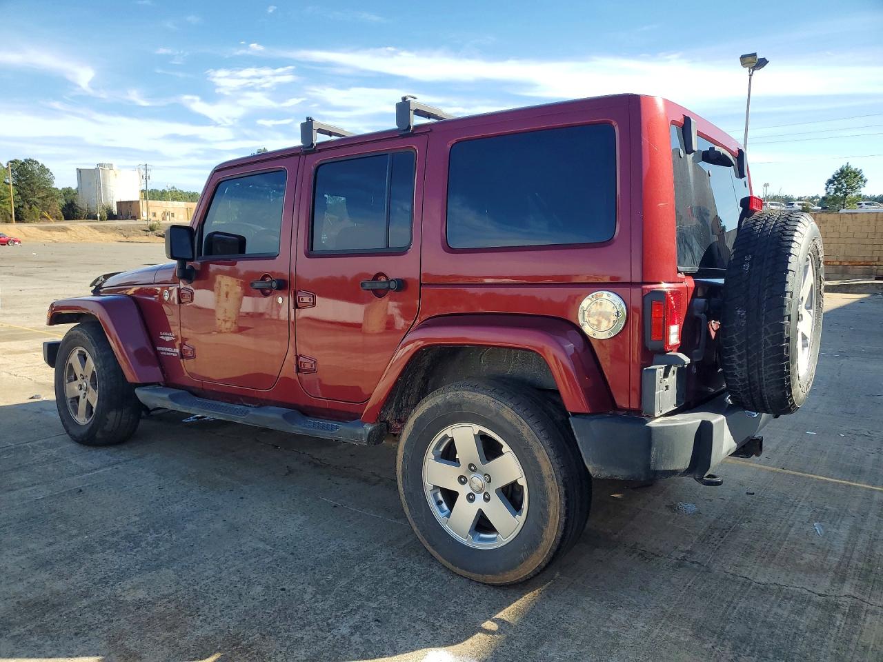 2011 Jeep Wrangler Unlimited Sahara Burgundy vin: 1J4BA5H13BL559005