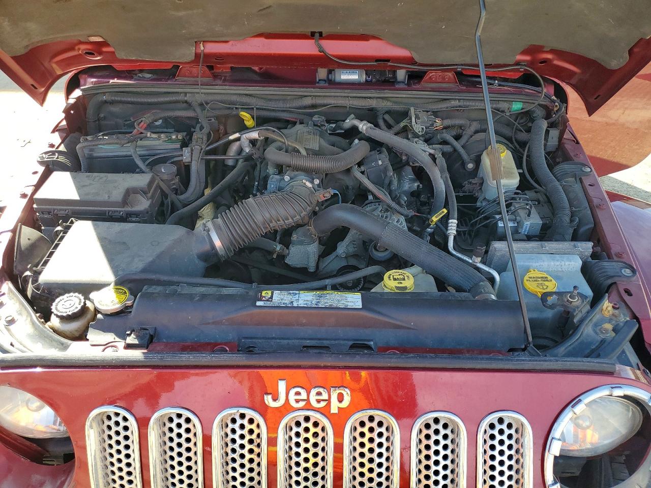 2011 Jeep Wrangler Unlimited Sahara Burgundy vin: 1J4BA5H13BL559005