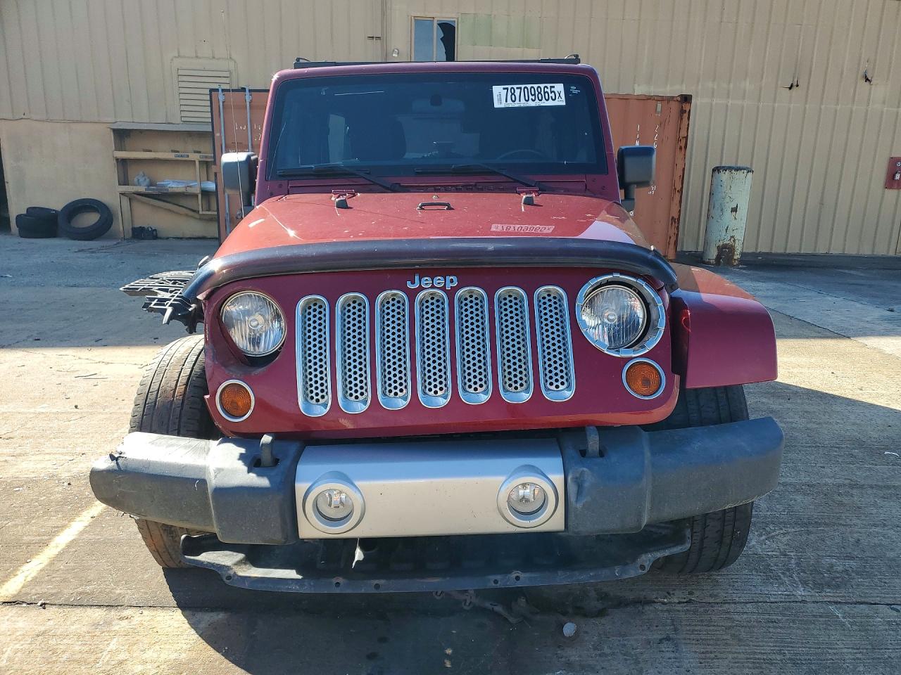 2011 Jeep Wrangler Unlimited Sahara Burgundy vin: 1J4BA5H13BL559005