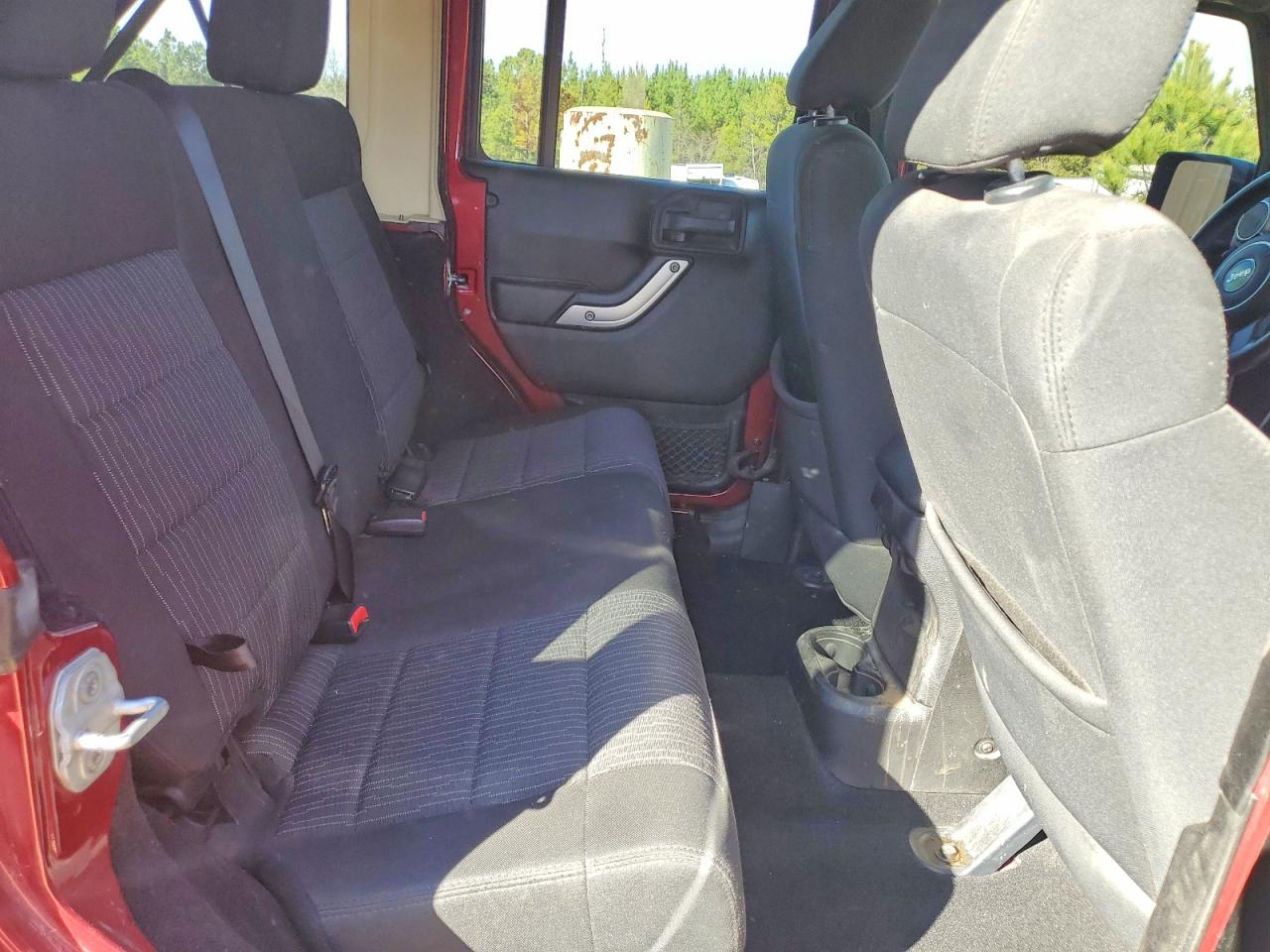 2011 Jeep Wrangler Unlimited Sahara Burgundy vin: 1J4BA5H13BL559005
