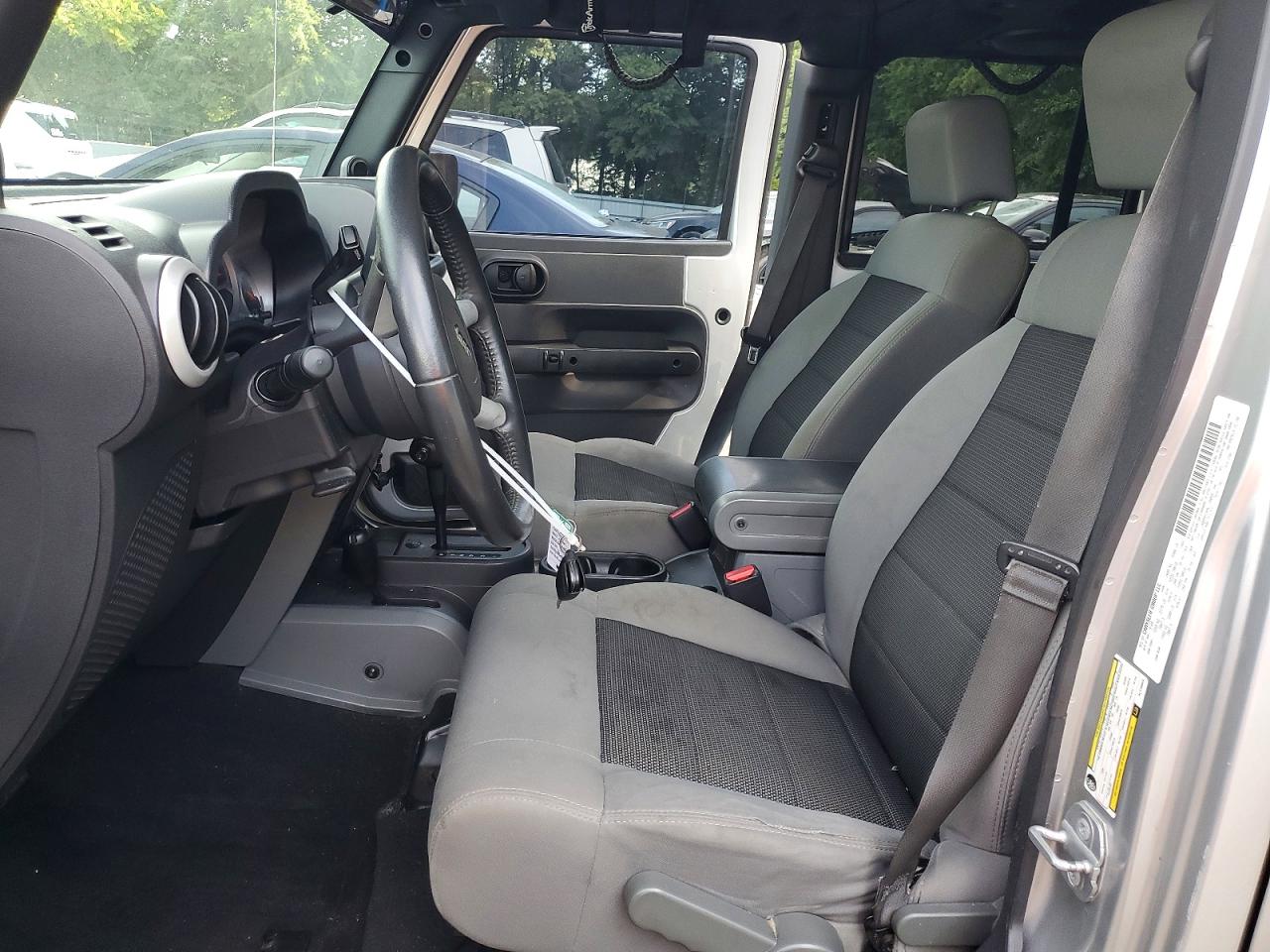 2010 Jeep Wrangler Unlimited Sahara Серый vin: 1J4BA5H14AL118059