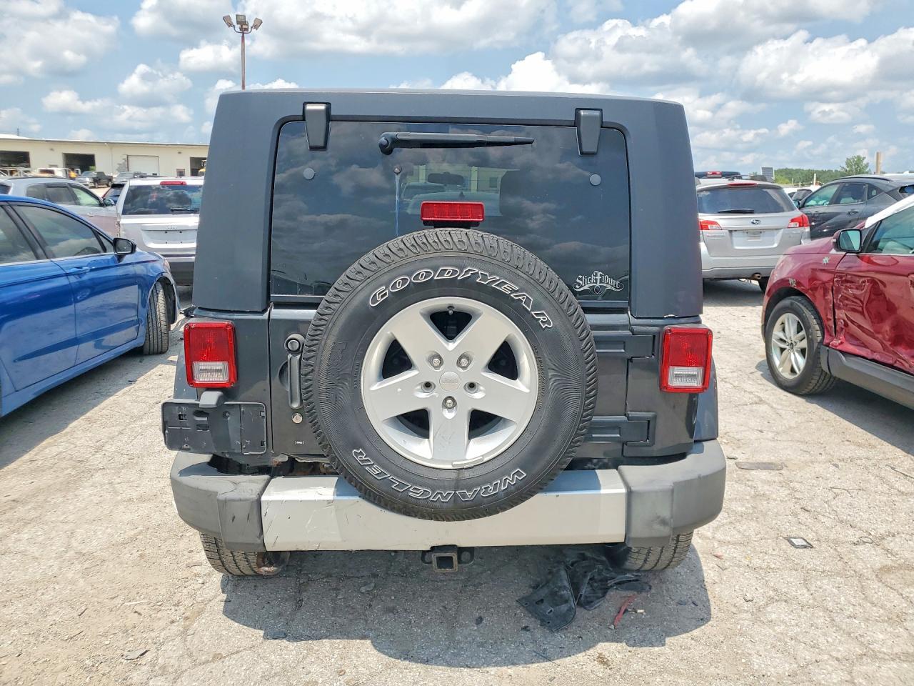 2010 Jeep Wrangler Unlimited Sahara Угольный vin: 1J4BA5H14AL141776