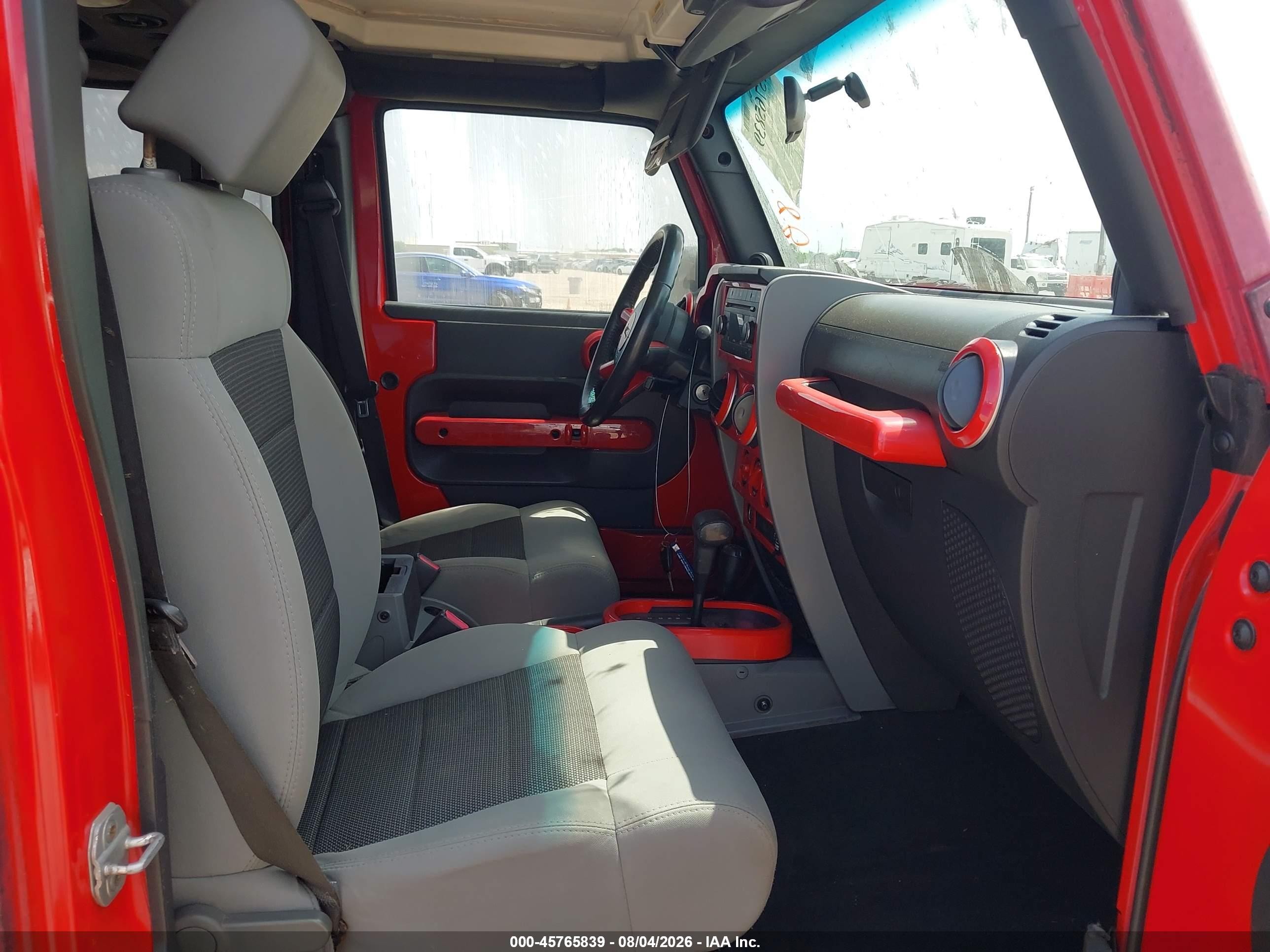 2010 Jeep Wrangler Unlimited Sahara Red vin: 1J4BA5H14AL215116