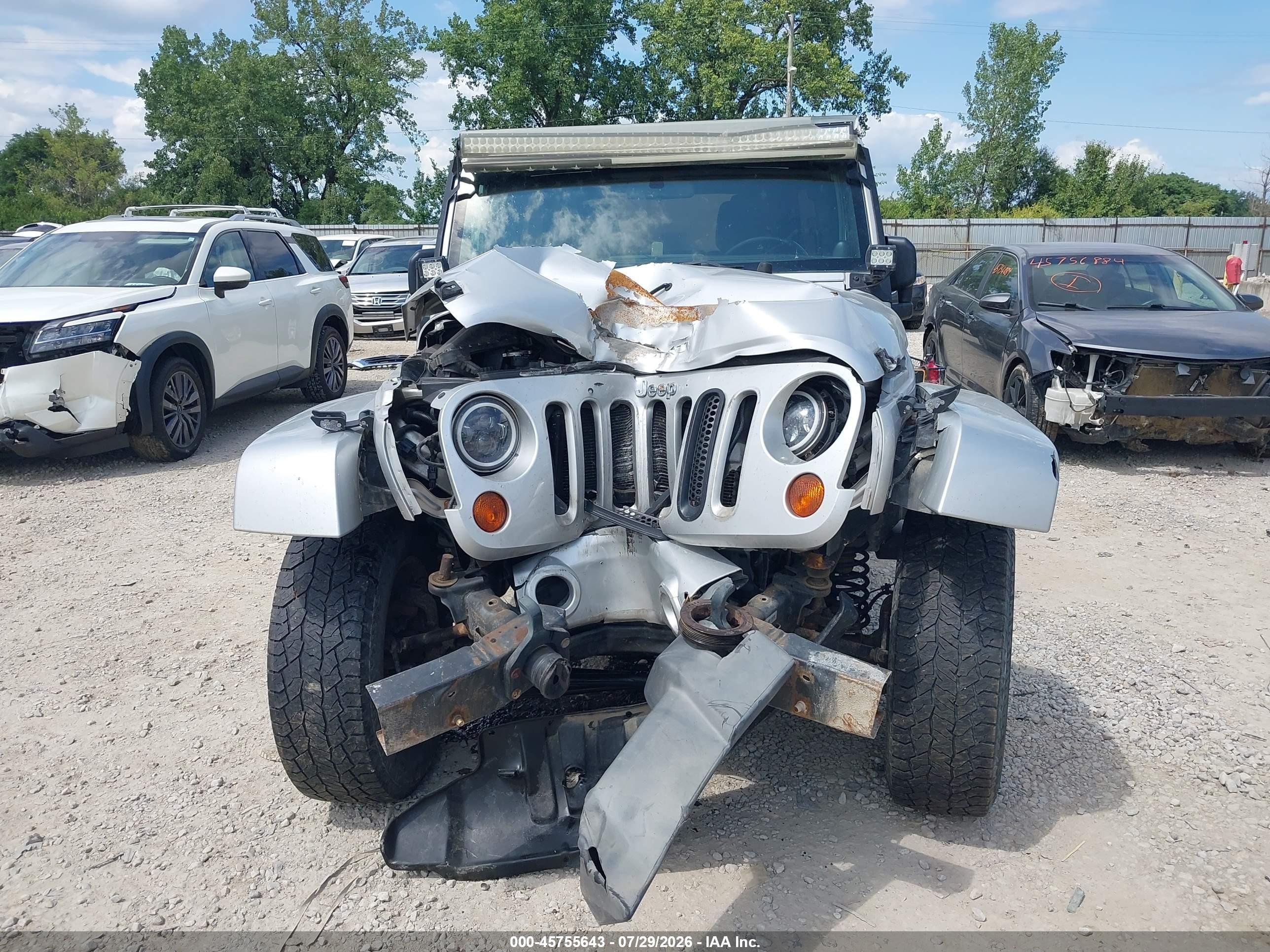 2011 Jeep Wrangler Unlimited Sahara Silver vin: 1J4BA5H14BL512324