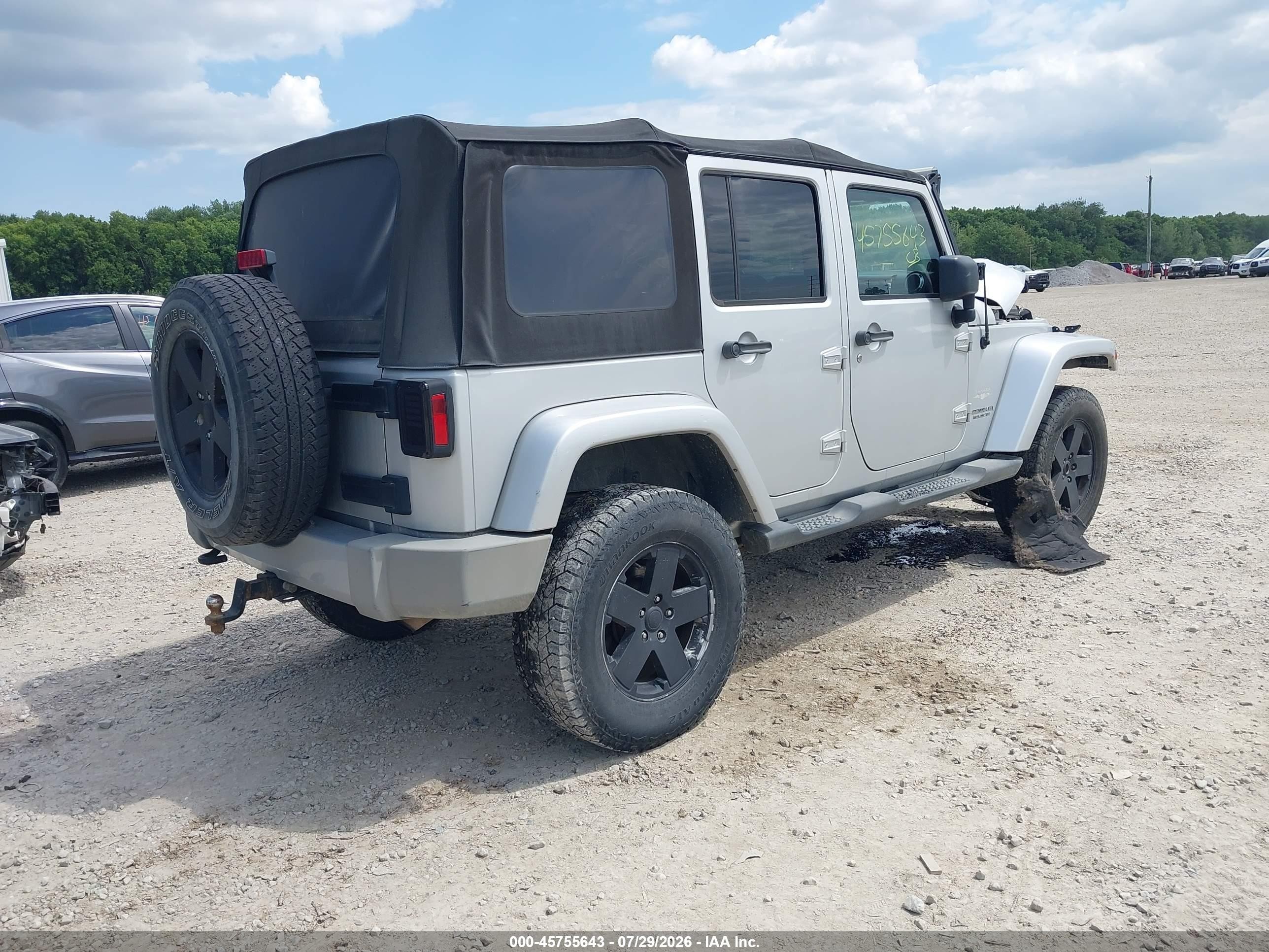2011 Jeep Wrangler Unlimited Sahara Silver vin: 1J4BA5H14BL512324