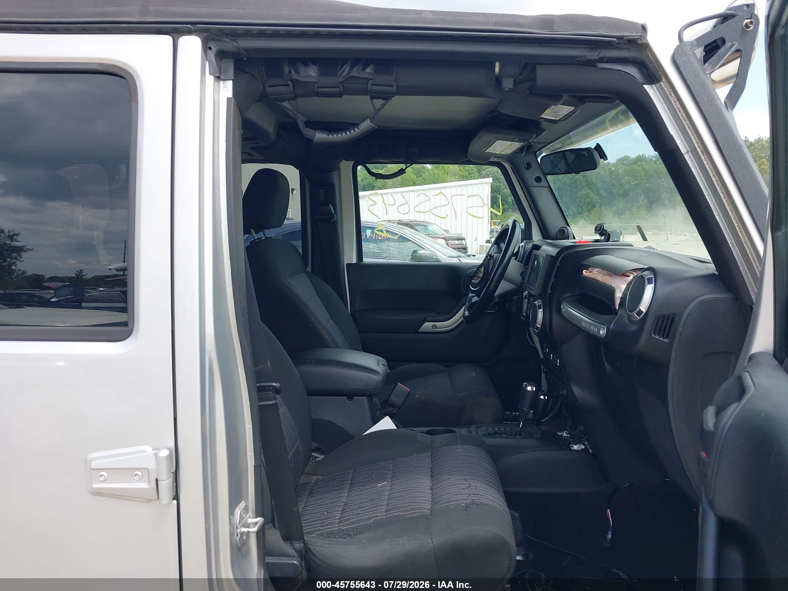 2011 Jeep Wrangler Unlimited Sahara Silver vin: 1J4BA5H14BL512324