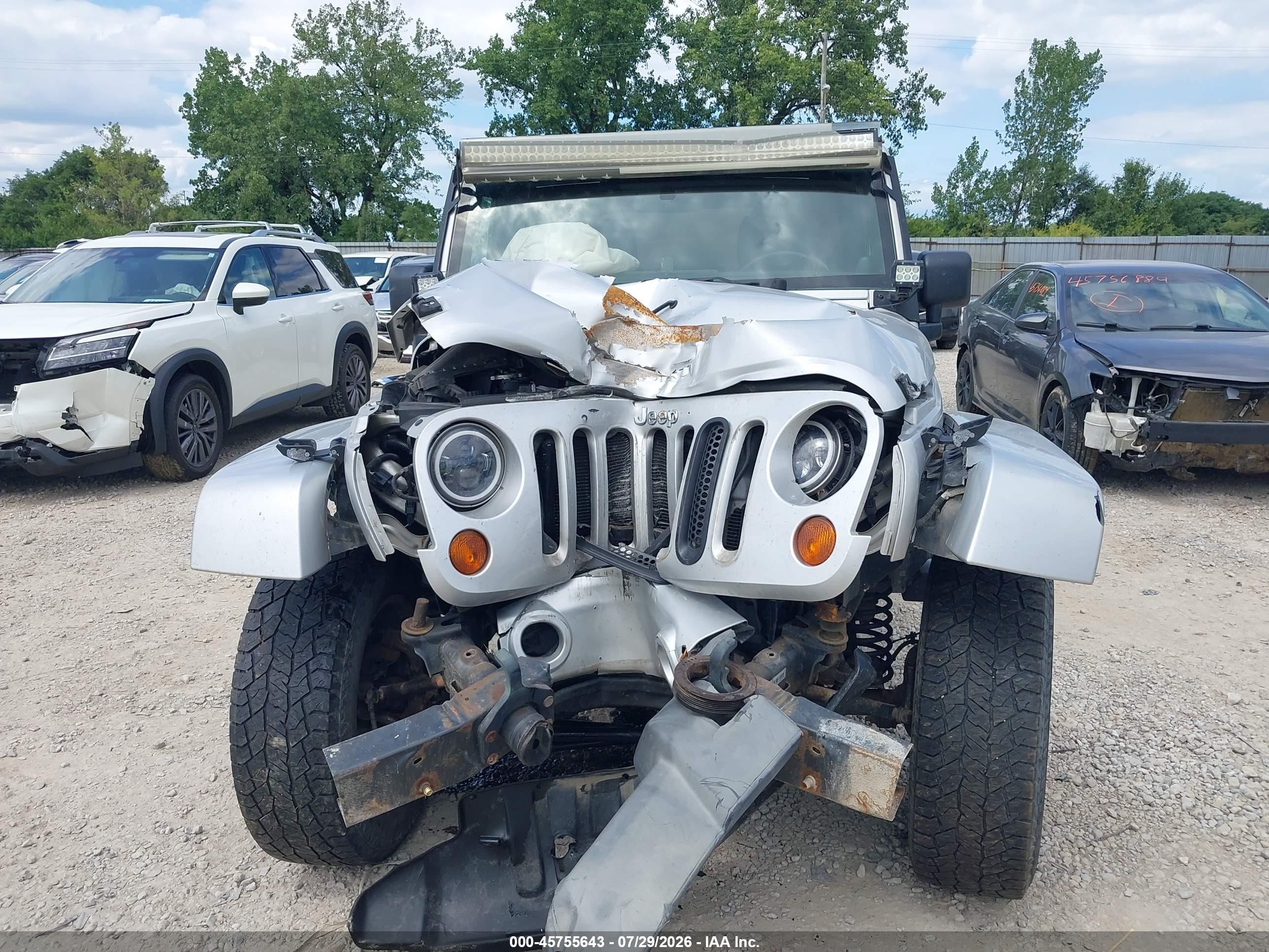2011 Jeep Wrangler Unlimited Sahara Silver vin: 1J4BA5H14BL512324