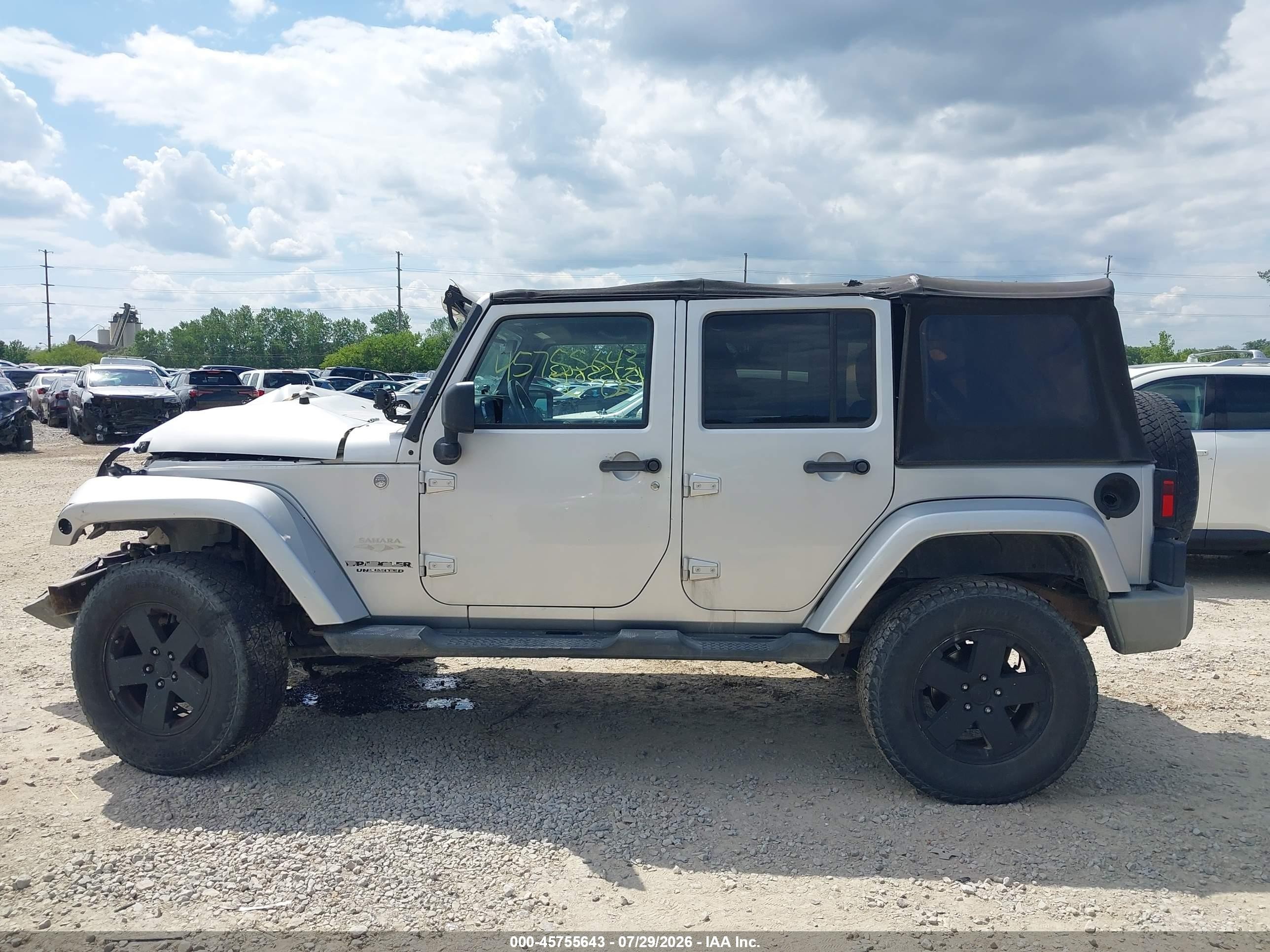 2011 Jeep Wrangler Unlimited Sahara Silver vin: 1J4BA5H14BL512324