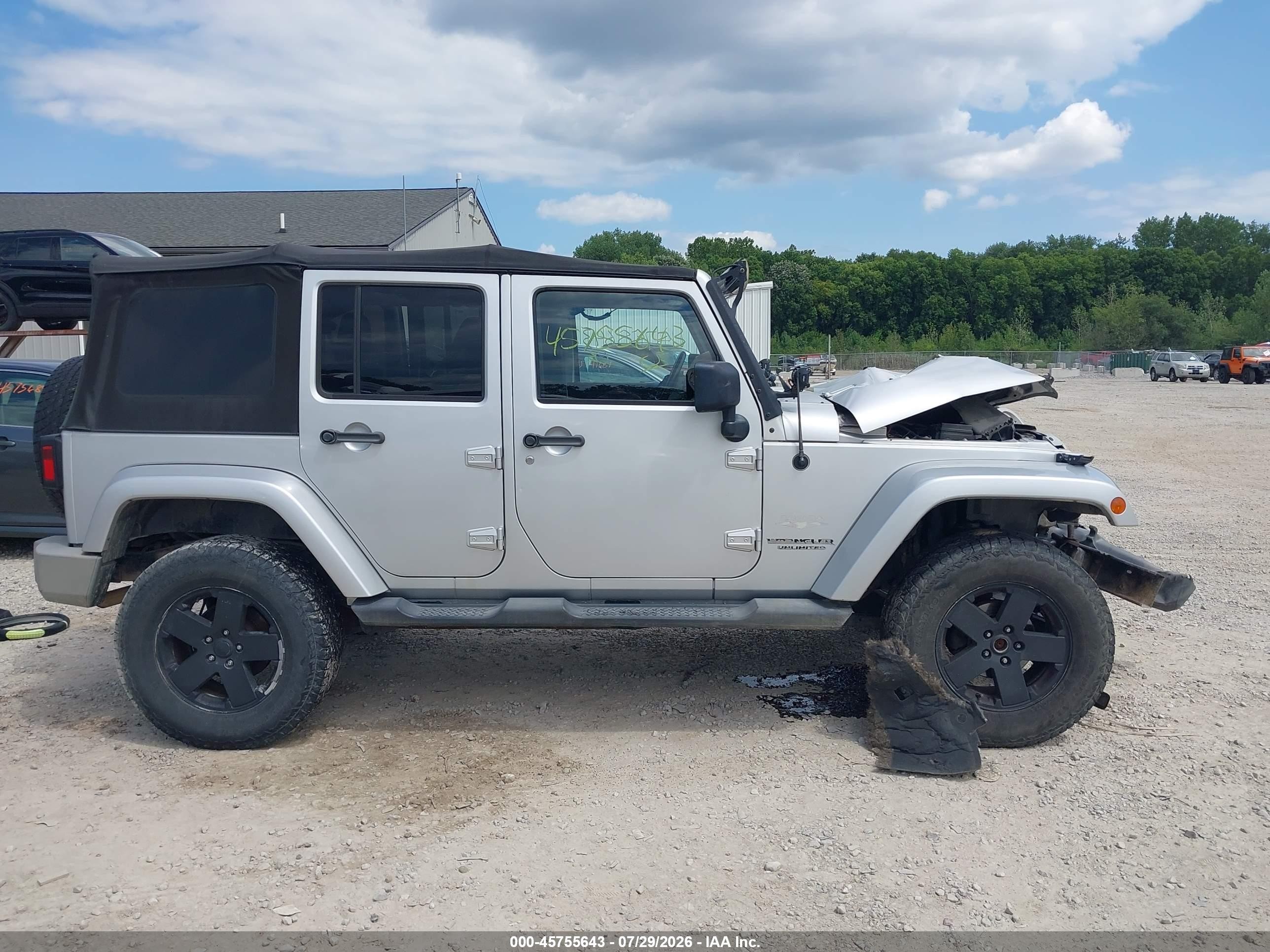 2011 Jeep Wrangler Unlimited Sahara Silver vin: 1J4BA5H14BL512324