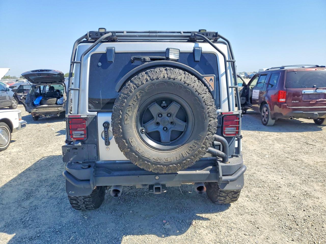 2011 Jeep Wrangler Unlimited Sahara Silver vin: 1J4BA5H14BL547087