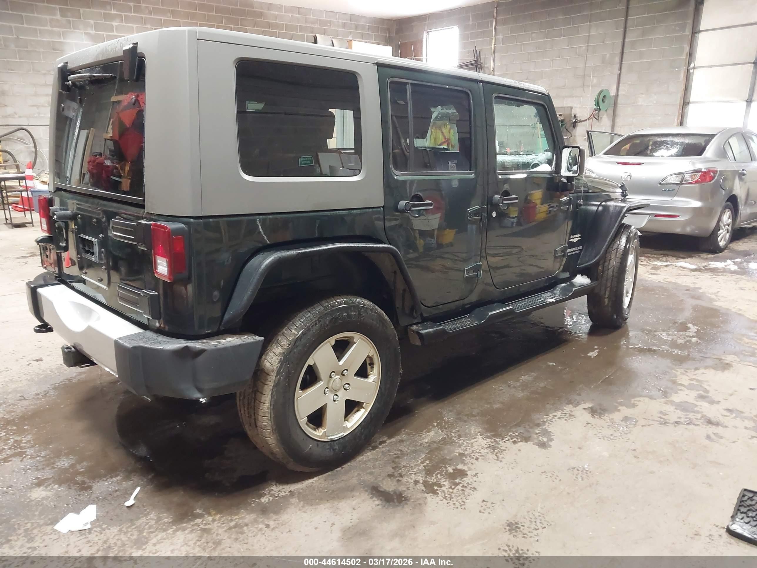 2010 Jeep Wrangler Unlimited Sahara Green vin: 1J4BA5H15AL225685
