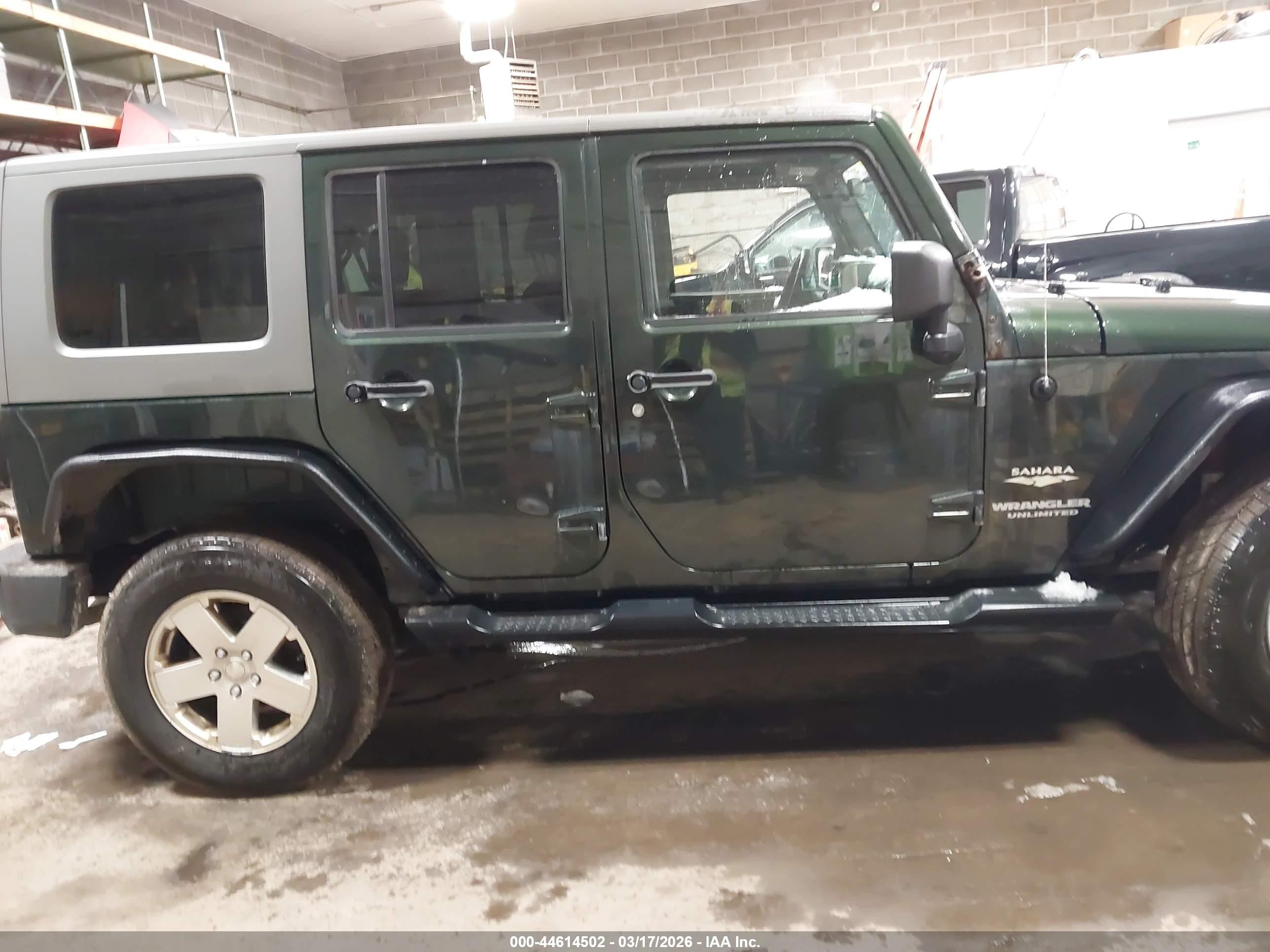 2010 Jeep Wrangler Unlimited Sahara Green vin: 1J4BA5H15AL225685