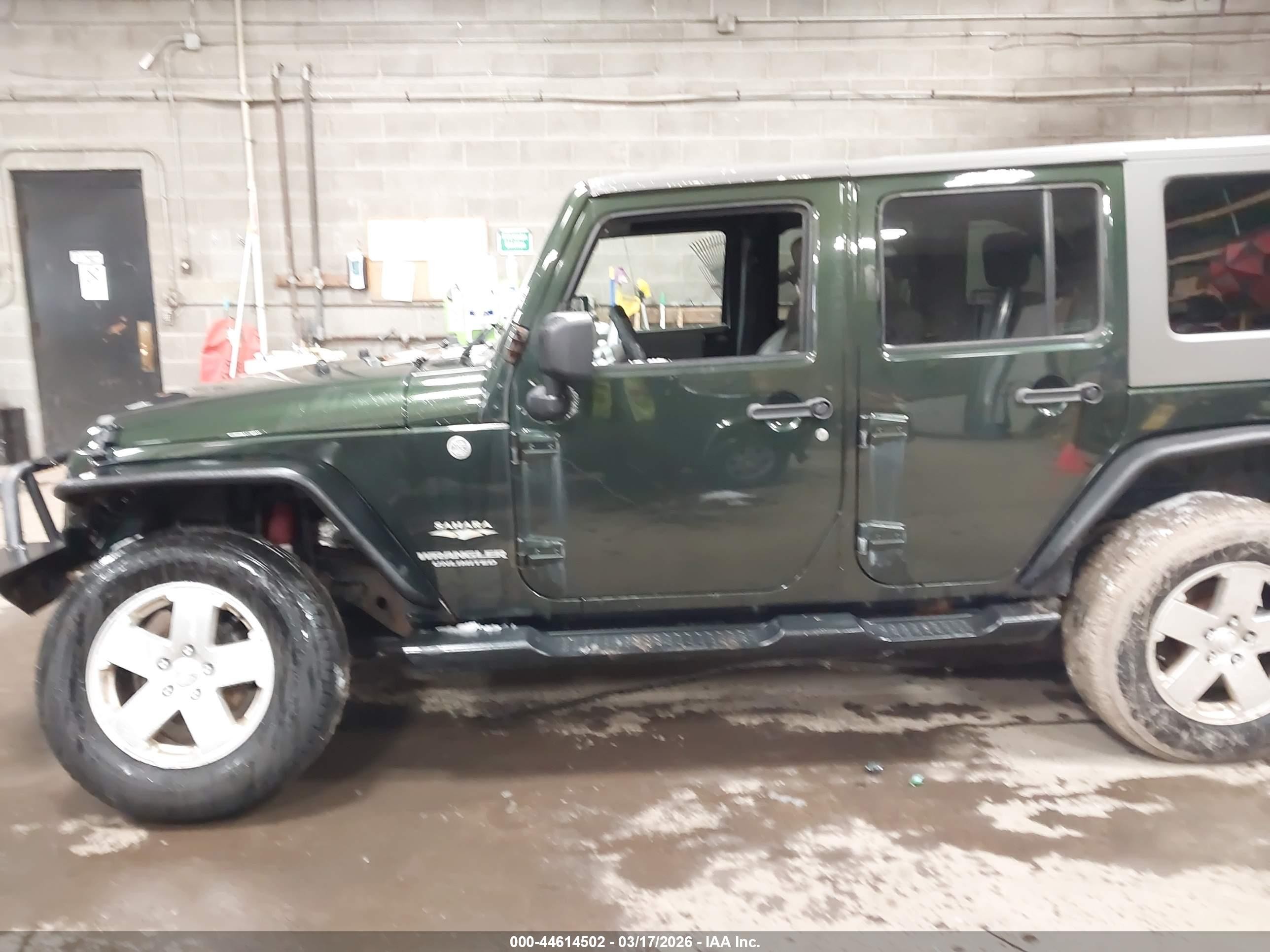 2010 Jeep Wrangler Unlimited Sahara Green vin: 1J4BA5H15AL225685