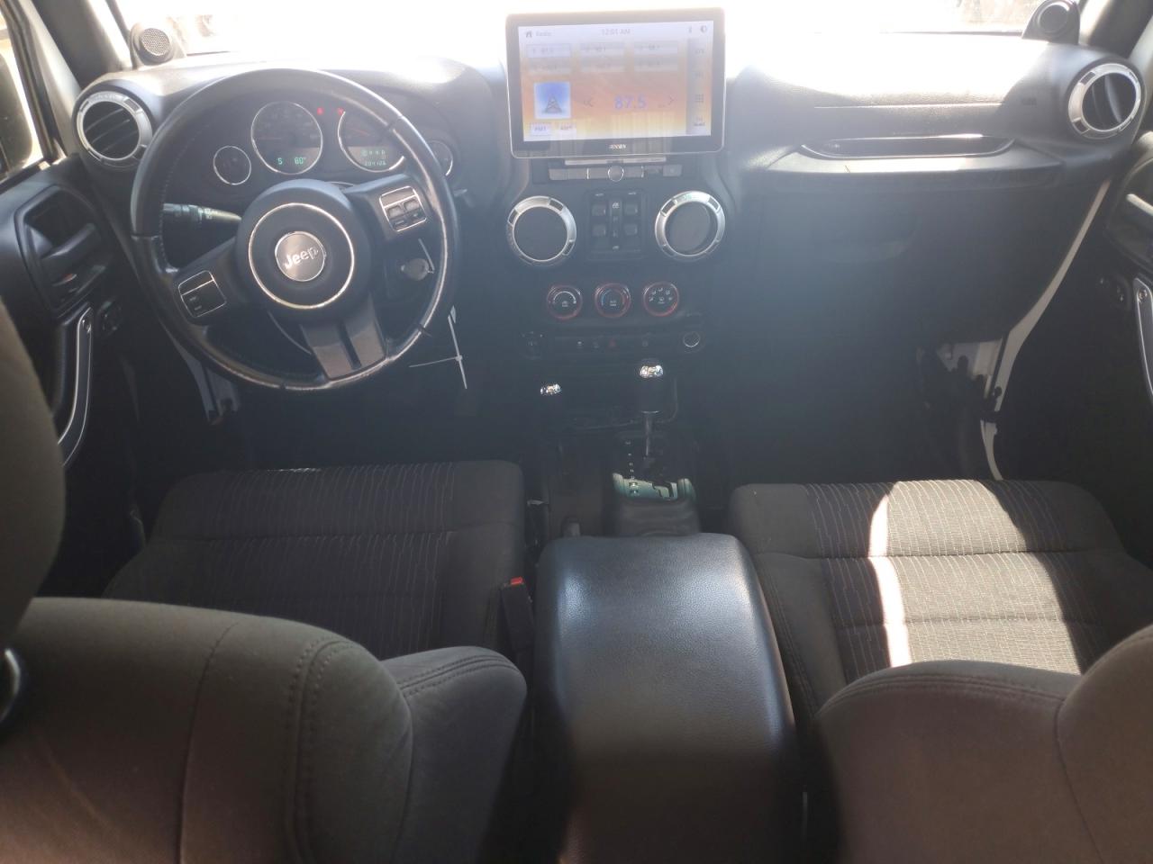 2011 Jeep Wrangler Unlimited Sahara White vin: 1J4BA5H15BL592815