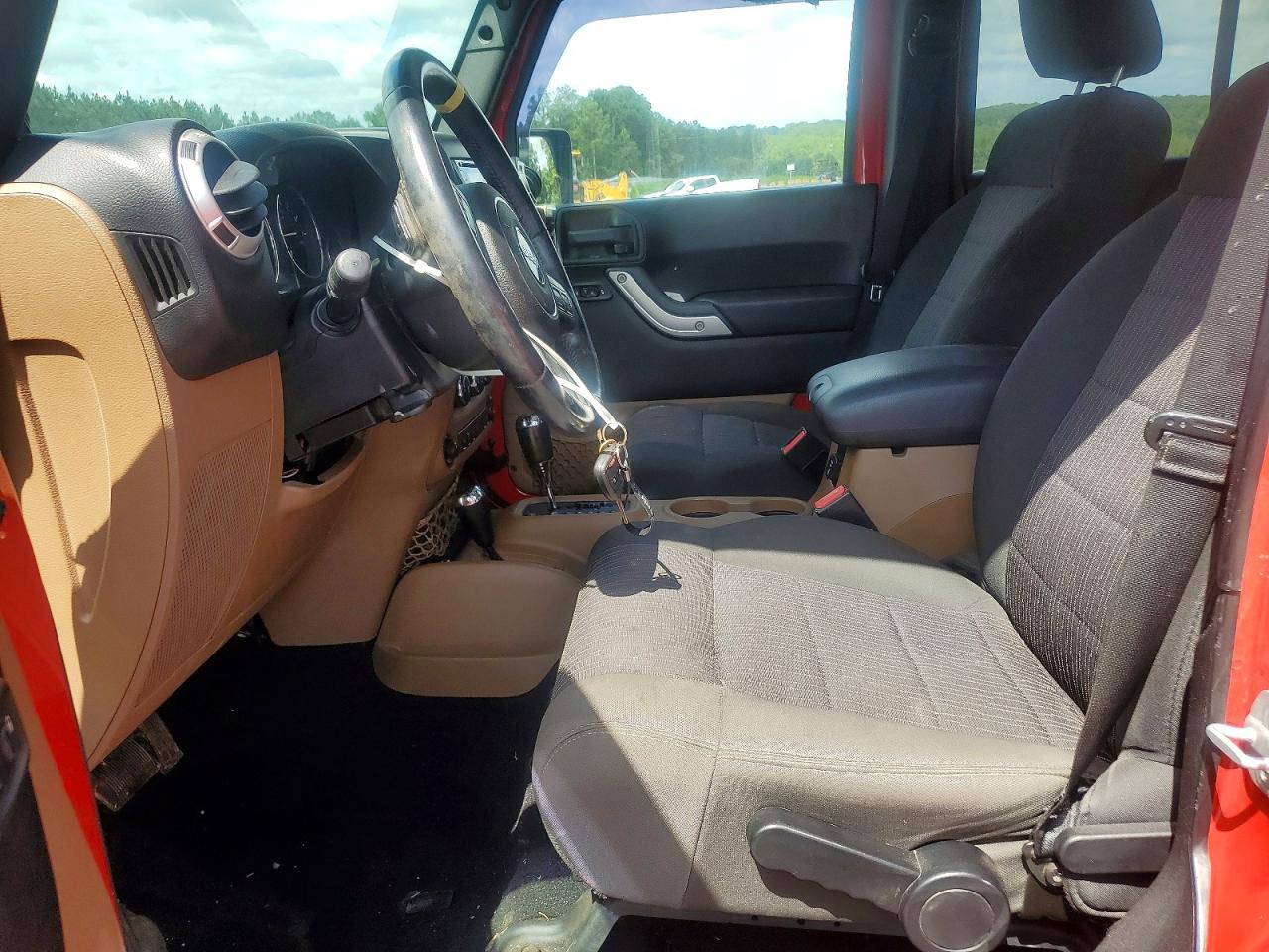 2011 Jeep Wrangler Unlimited Sahara Red vin: 1J4BA5H15BL638336
