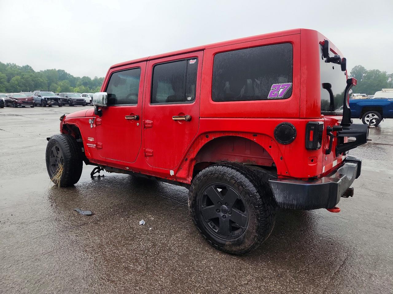 2011 Jeep Wrangler Unlimited Sahara Red vin: 1J4BA5H15BL638496