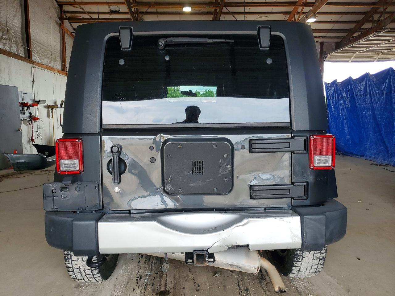 2010 Jeep Wrangler Unlimited Sahara Серый vin: 1J4BA5H16AL125739