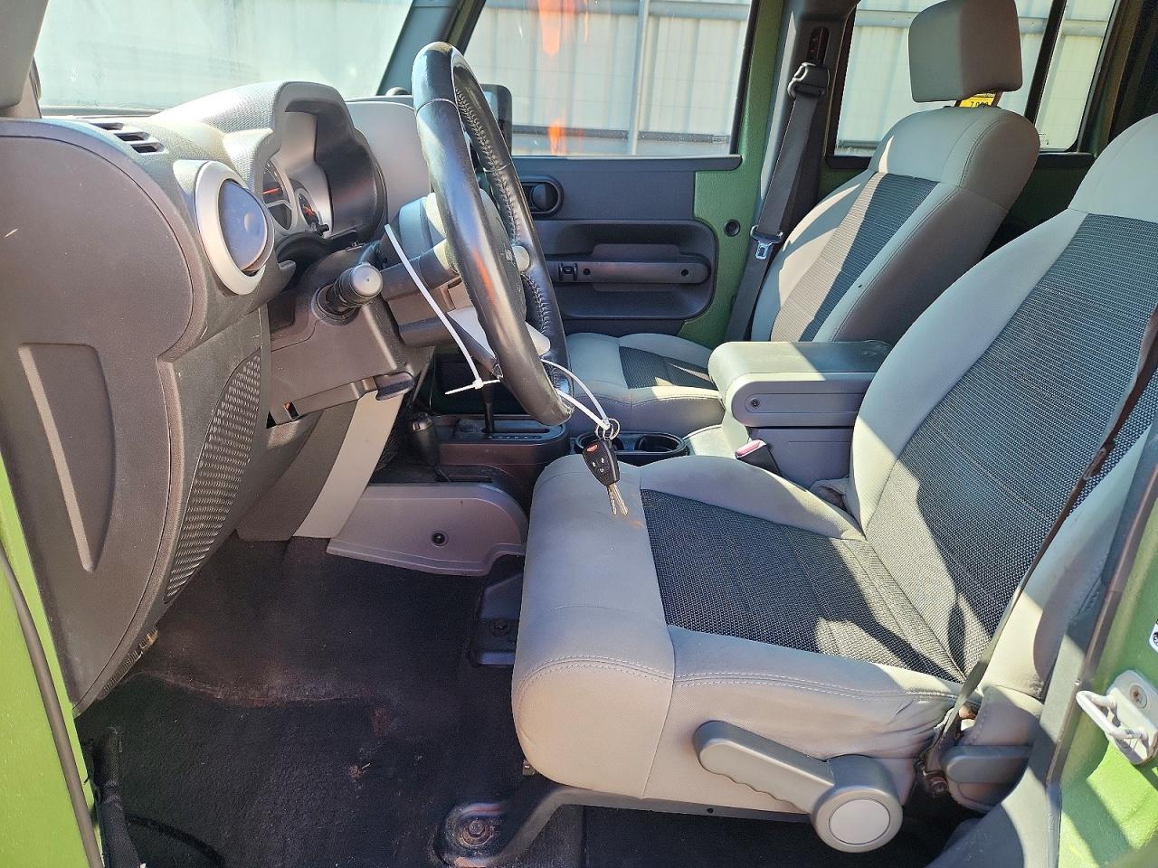 2010 Jeep Wrangler Unlimited Sahara Green vin: 1J4BA5H16AL180658