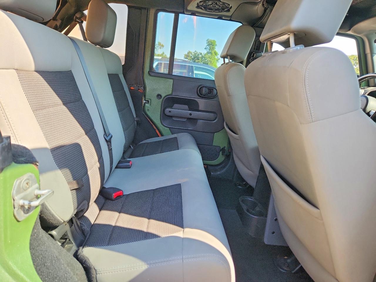 2010 Jeep Wrangler Unlimited Sahara Green vin: 1J4BA5H16AL180658