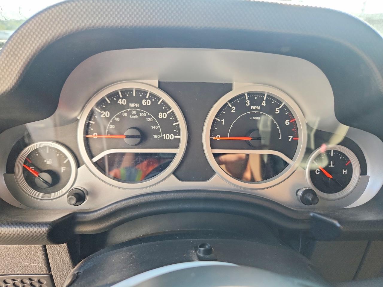 2010 Jeep Wrangler Unlimited Sahara Green vin: 1J4BA5H16AL180658