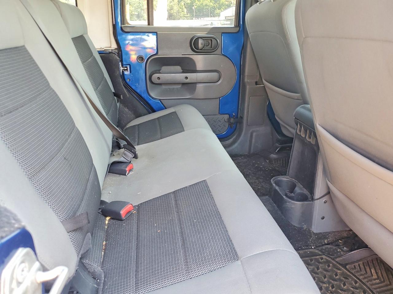 2010 Jeep Wrangler Unlimited Sahara Blue vin: 1J4BA5H17AL116130