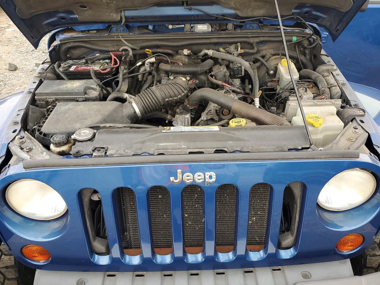 2010 Jeep Wrangler Unlimited Sahara Blue vin: 1J4BA5H17AL179941