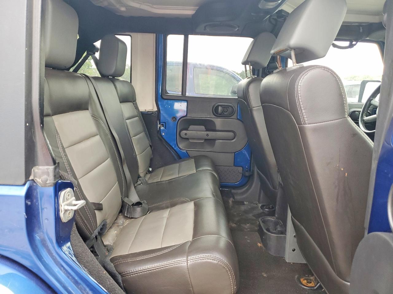 2010 Jeep Wrangler Unlimited Sahara Blue vin: 1J4BA5H17AL179941