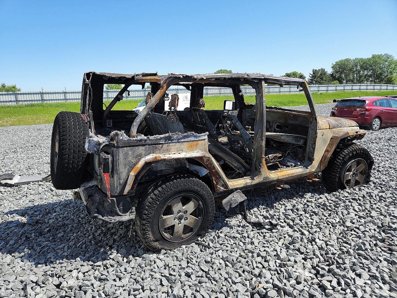 2010 Jeep Wrangler Unlimited Sahara Пожар vin: 1J4BA5H18AL173047