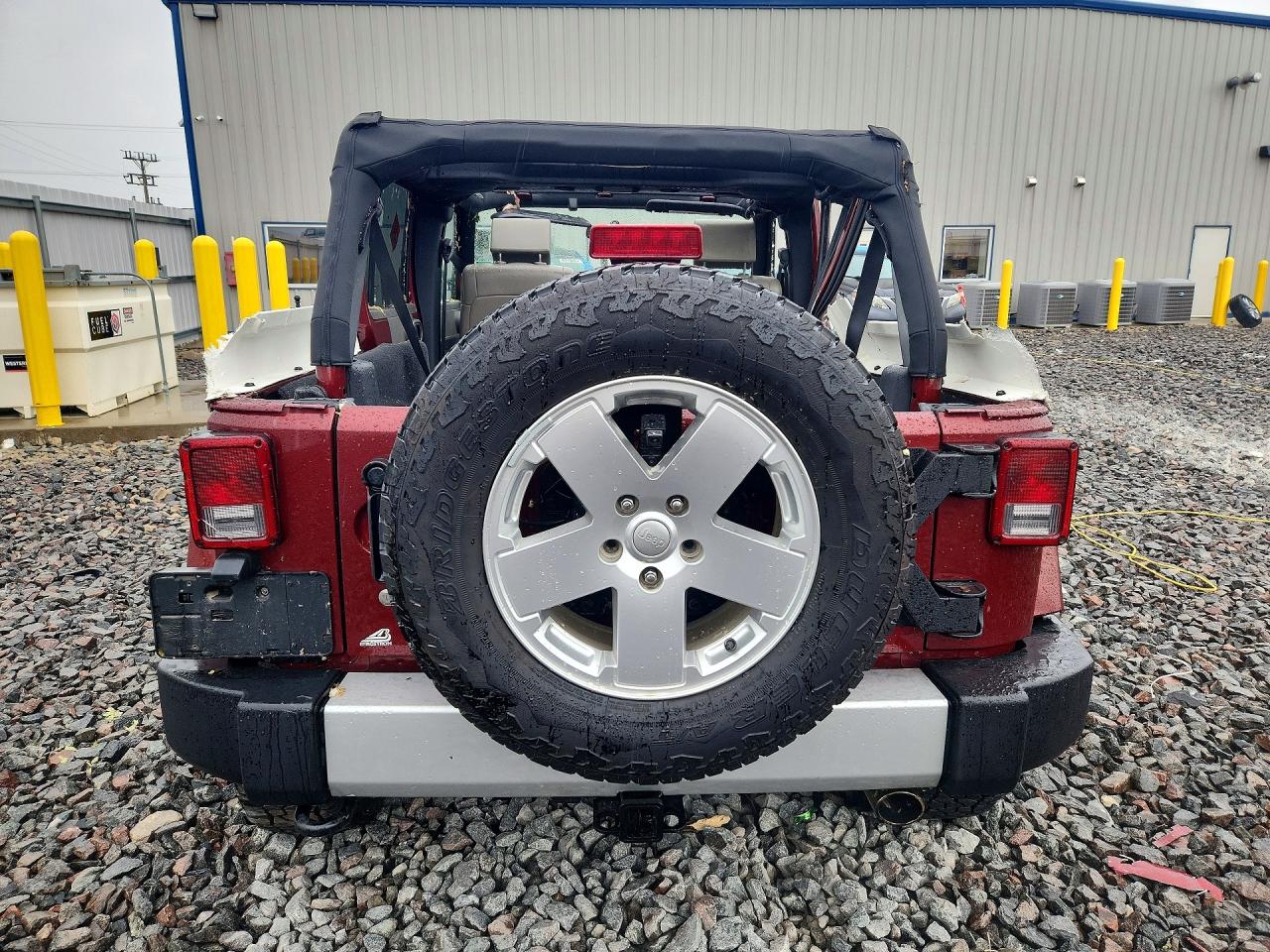 2010 Jeep Wrangler Unlimited Sahara Red vin: 1J4BA5H18AL220450