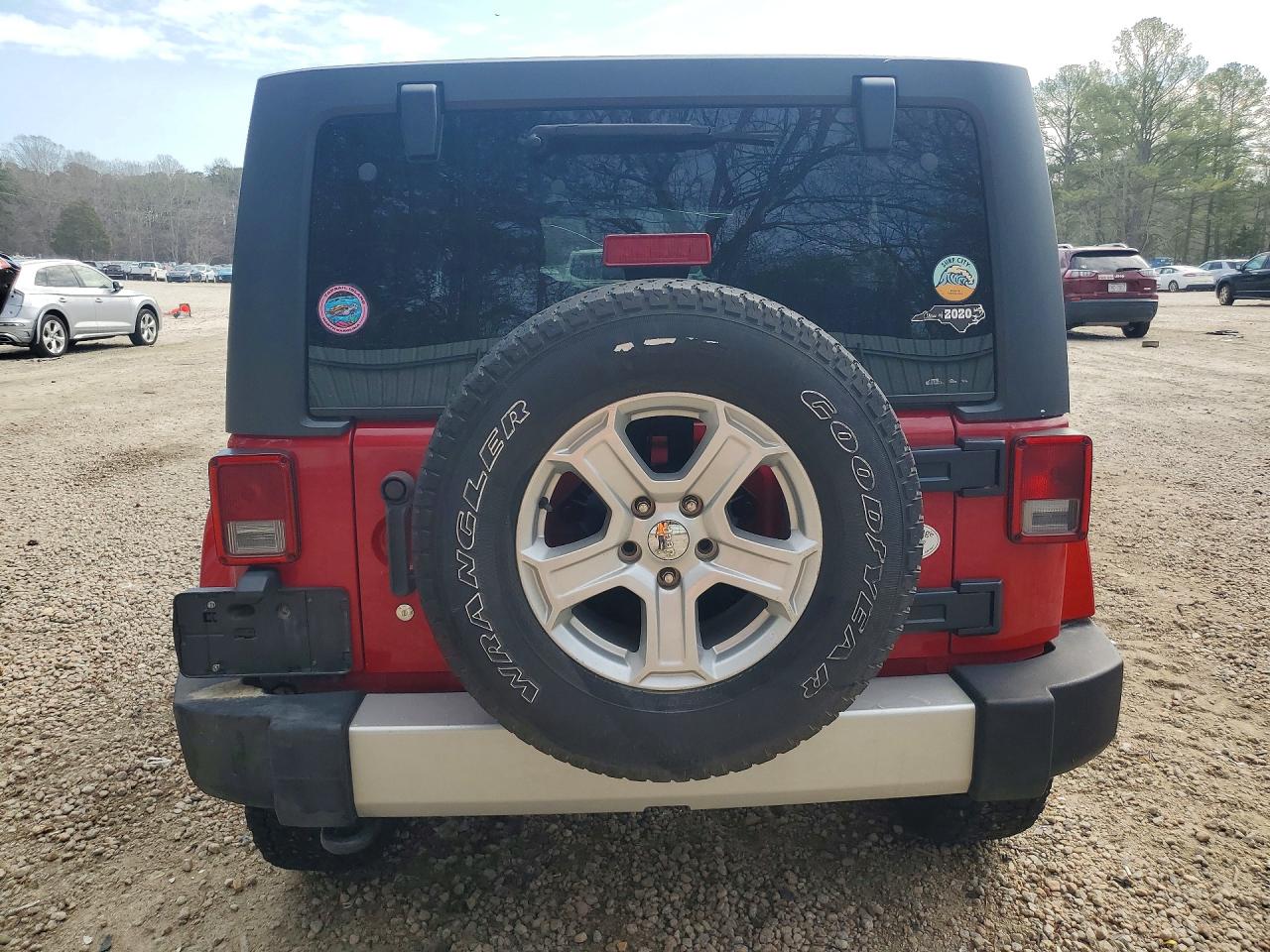2011 Jeep Wrangler Unlimited Sahara Red vin: 1J4BA5H18BL509331
