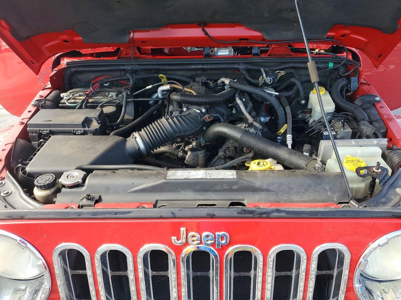 2011 Jeep Wrangler Unlimited Sahara Red vin: 1J4BA5H18BL522791
