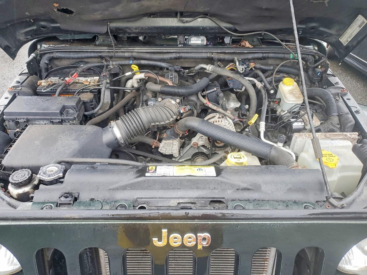 2011 Jeep Wrangler Unlimited Sahara Green vin: 1J4BA5H18BL633972