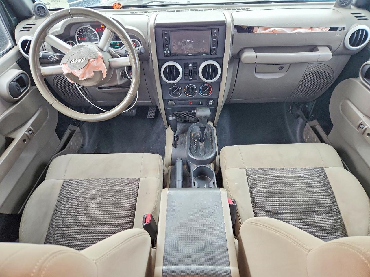 2010 Jeep Wrangler Unlimited Sahara Зеленый vin: 1J4BA5H19AL168939
