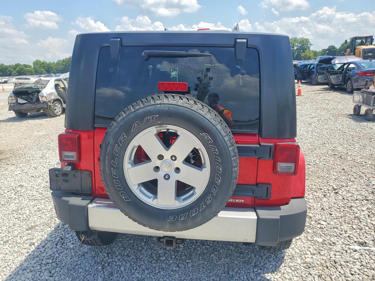 2010 Jeep Wrangler Unlimited Sahara Red vin: 1J4BA5H19AL170951