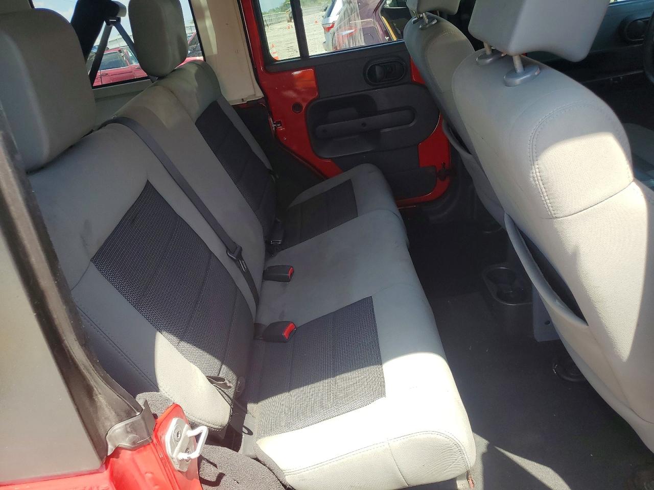 2010 Jeep Wrangler Unlimited Sahara Red vin: 1J4BA5H19AL170951