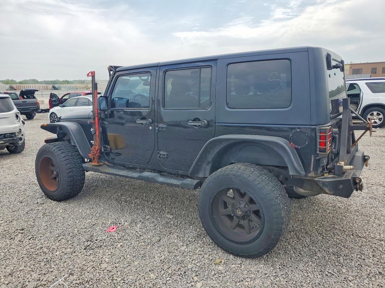 2010 Jeep Wrangler Unlimited Sahara Black vin: 1J4BA5H19AL215788