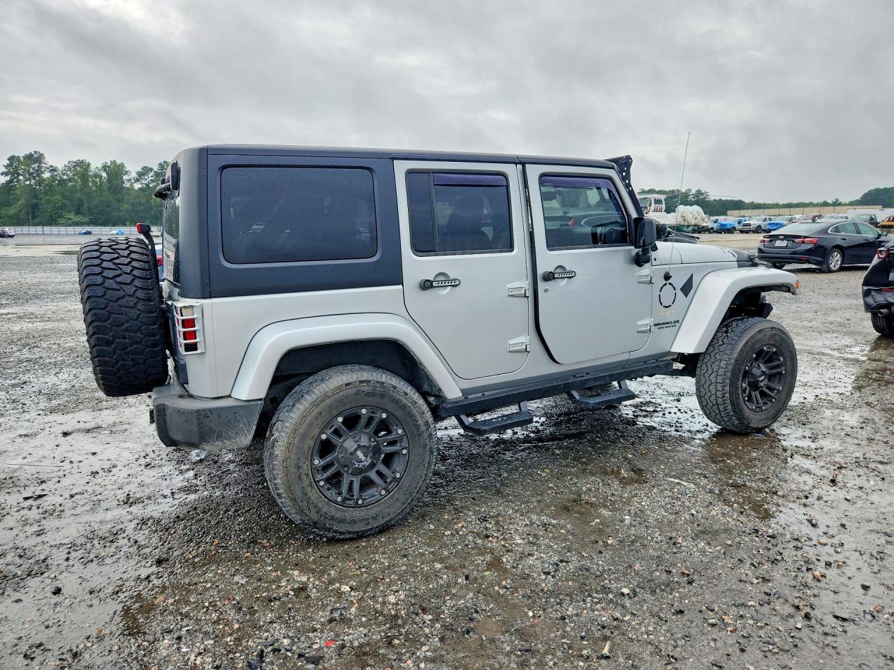 2011 Jeep Wrangler Unlimited Sahara Silver vin: 1J4BA5H19BL625556