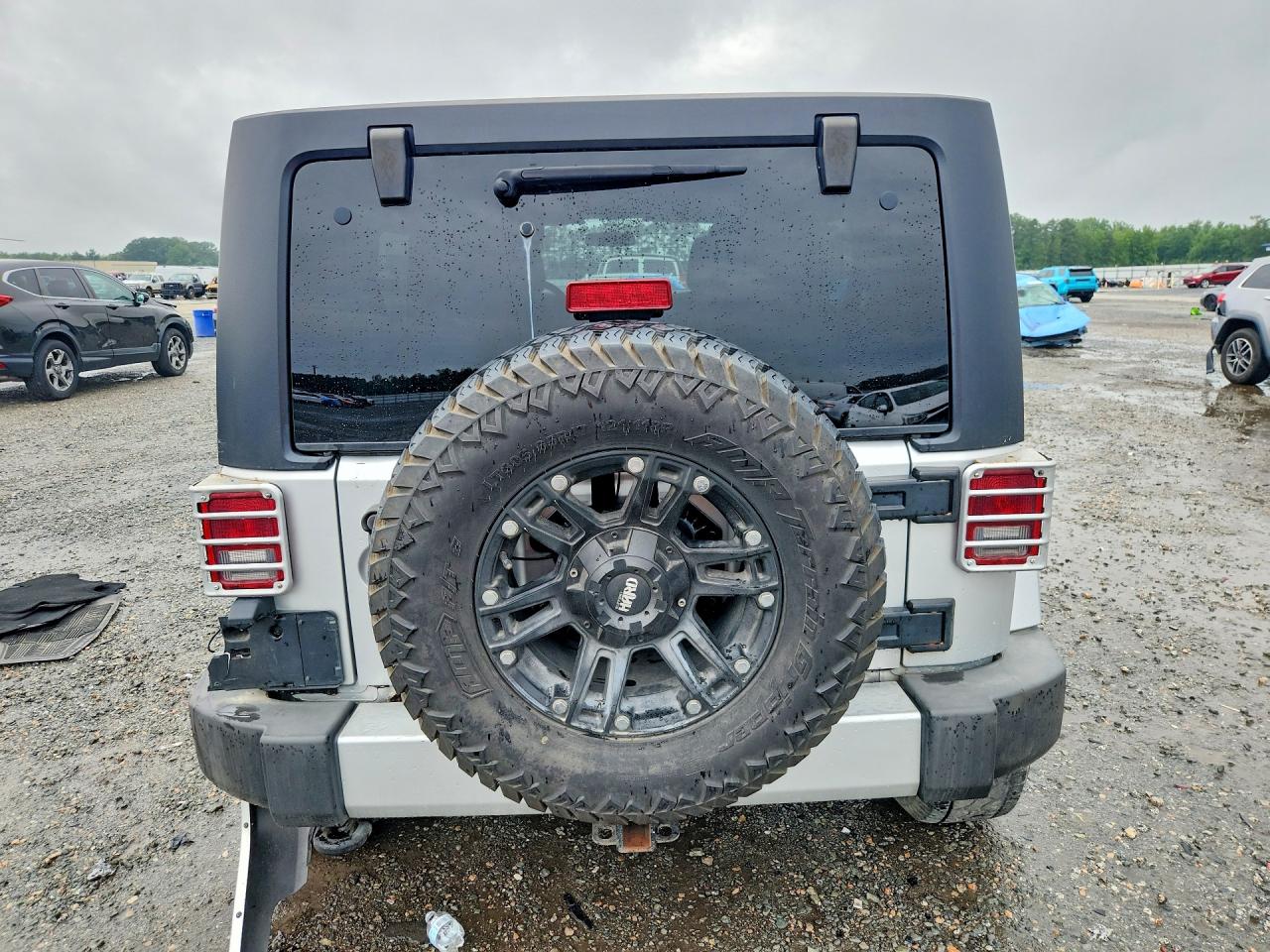 2011 Jeep Wrangler Unlimited Sahara Silver vin: 1J4BA5H19BL625556