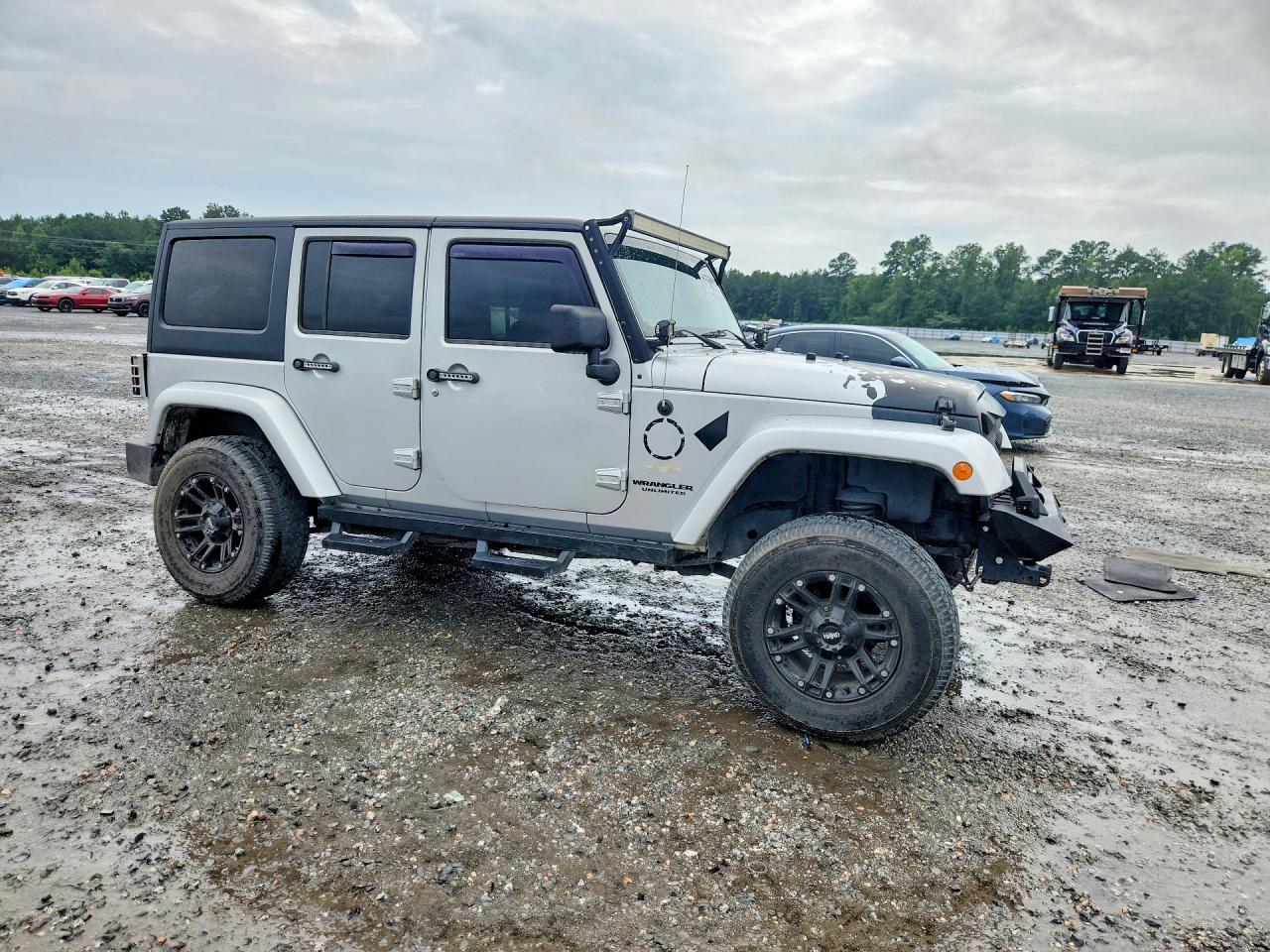 2011 Jeep Wrangler Unlimited Sahara Silver vin: 1J4BA5H19BL625556