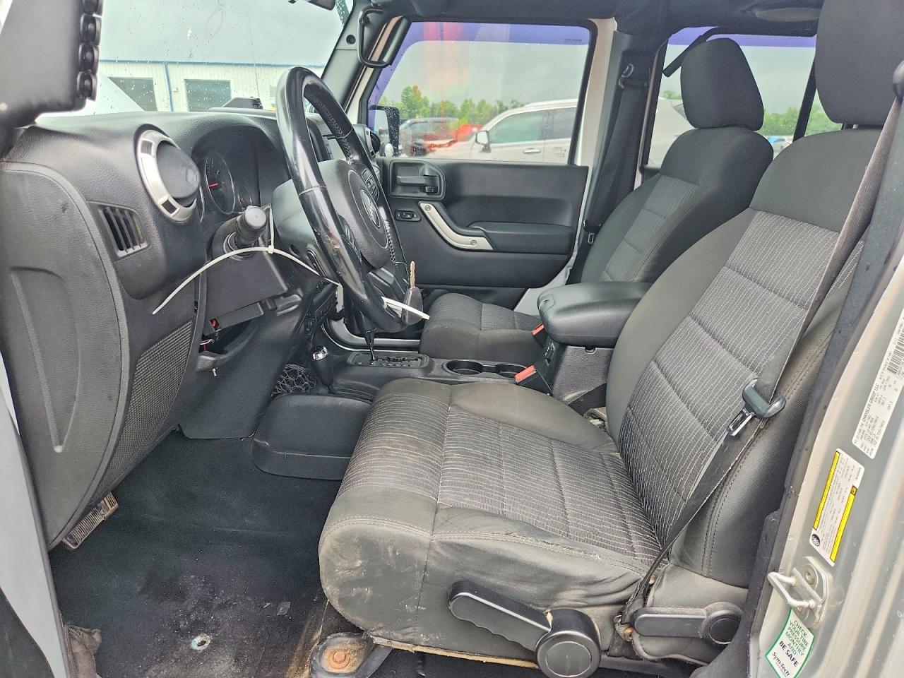 2011 Jeep Wrangler Unlimited Sahara Silver vin: 1J4BA5H19BL625556